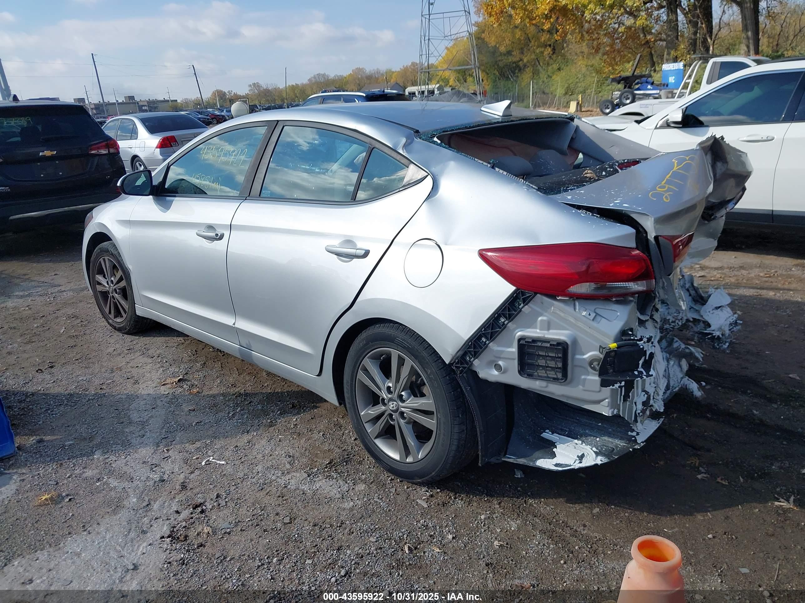HYUNDAI ELANTRA image 3