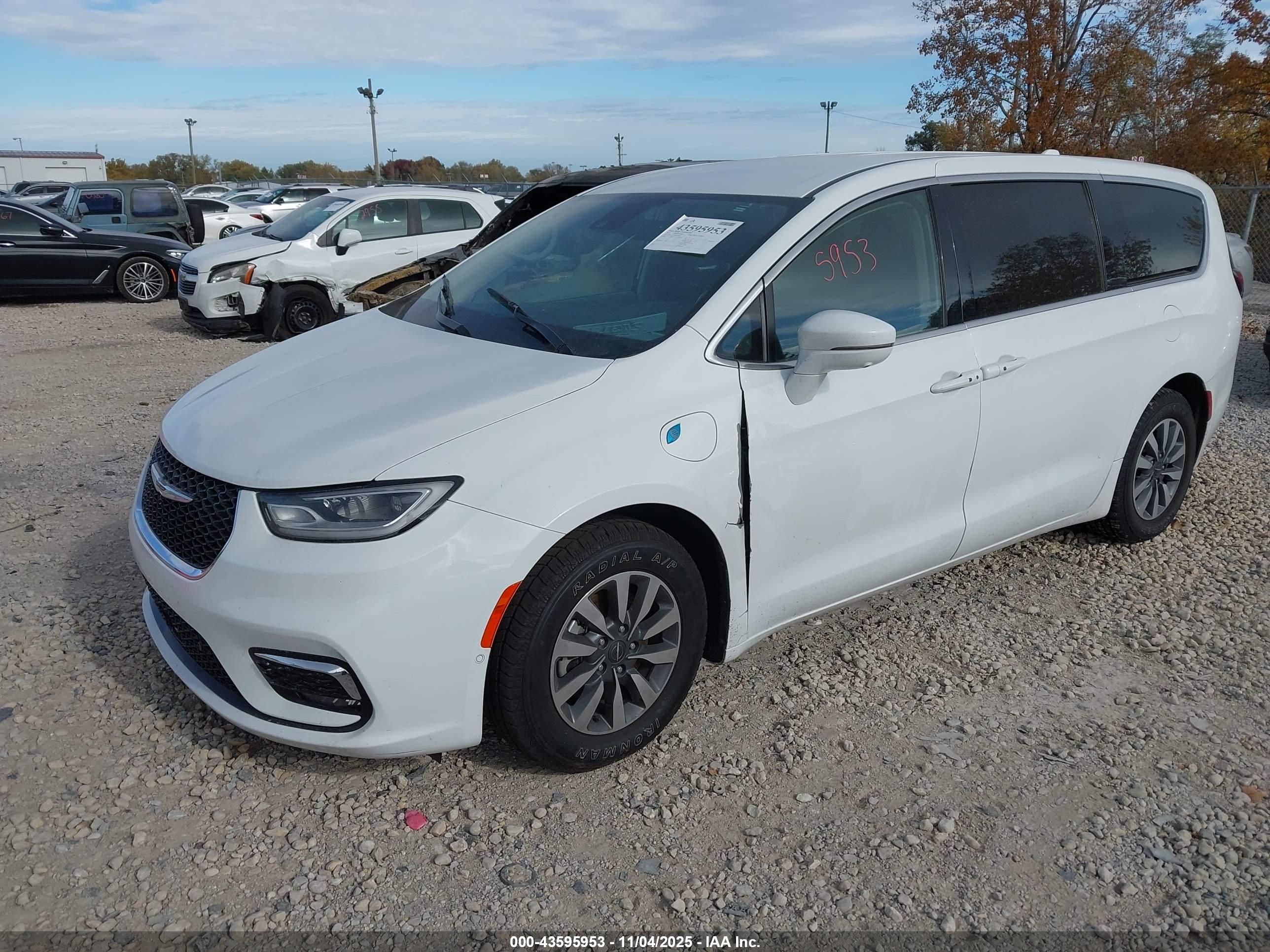 CHRYSLER PACIFICA image 2
