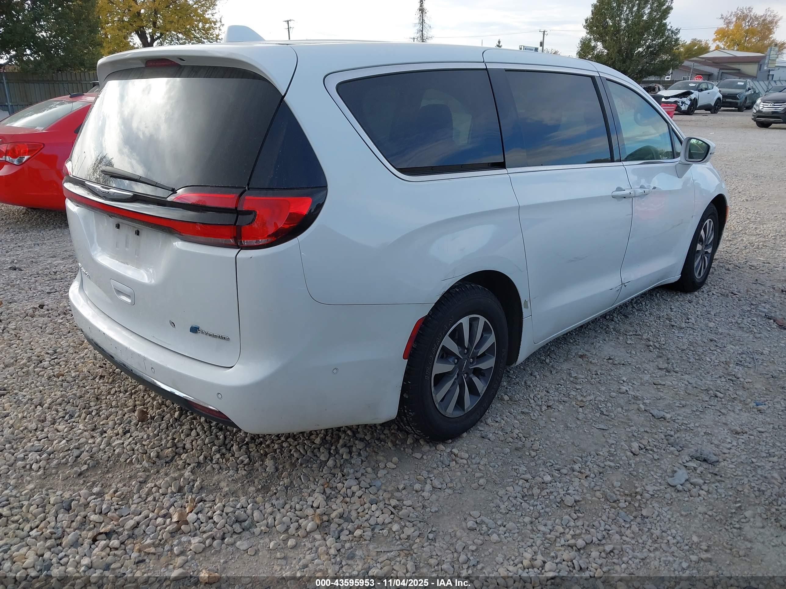CHRYSLER PACIFICA image 4