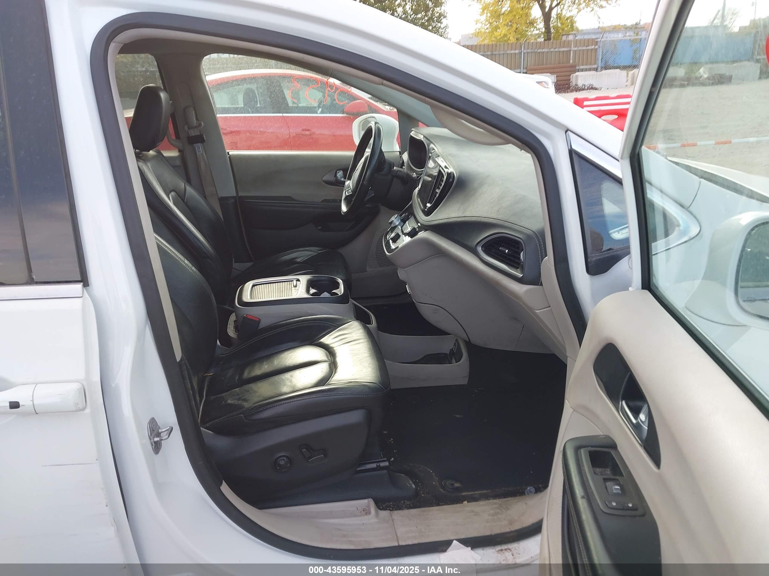 CHRYSLER PACIFICA image 5
