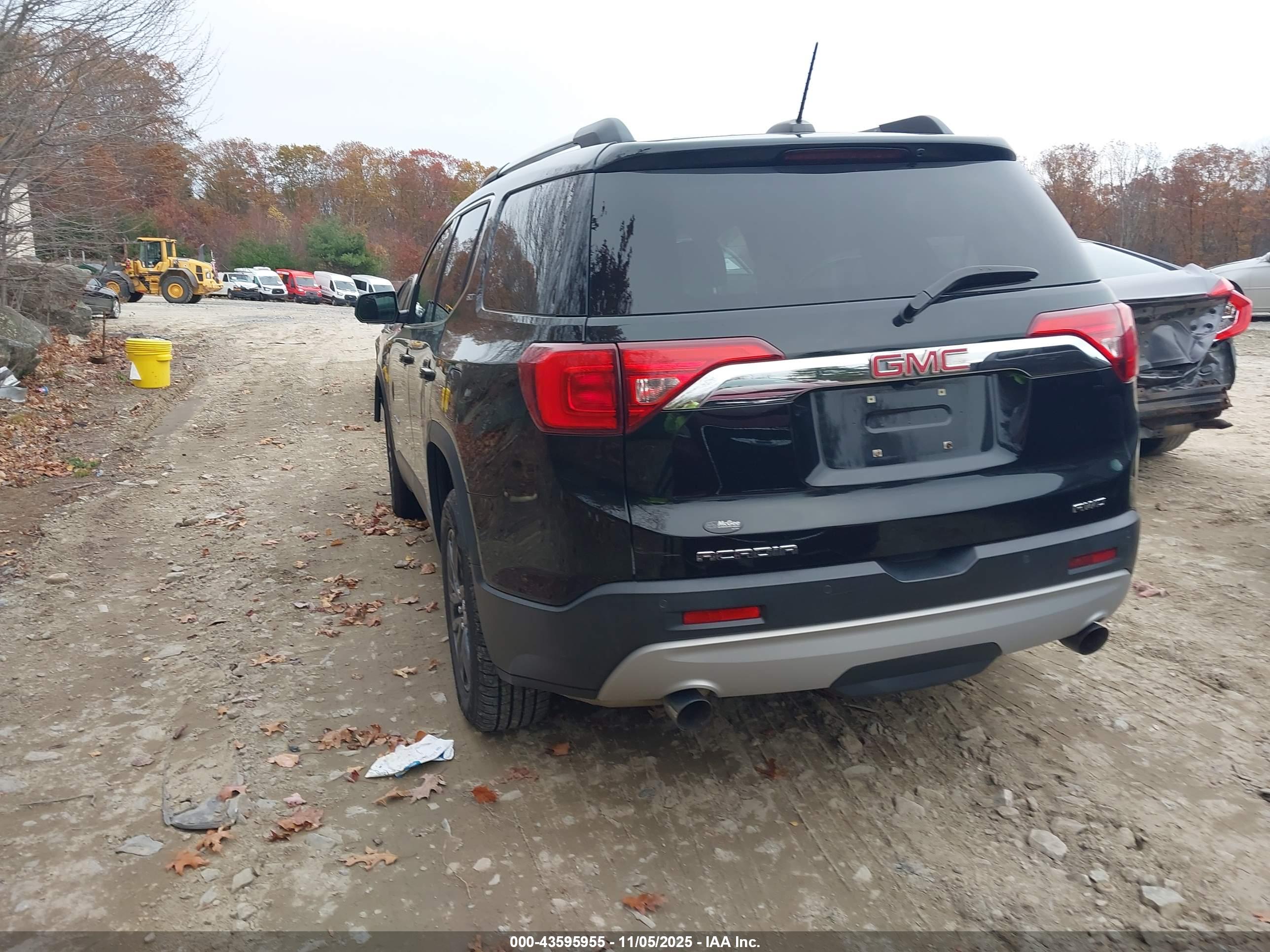 GMC ACADIA image 3