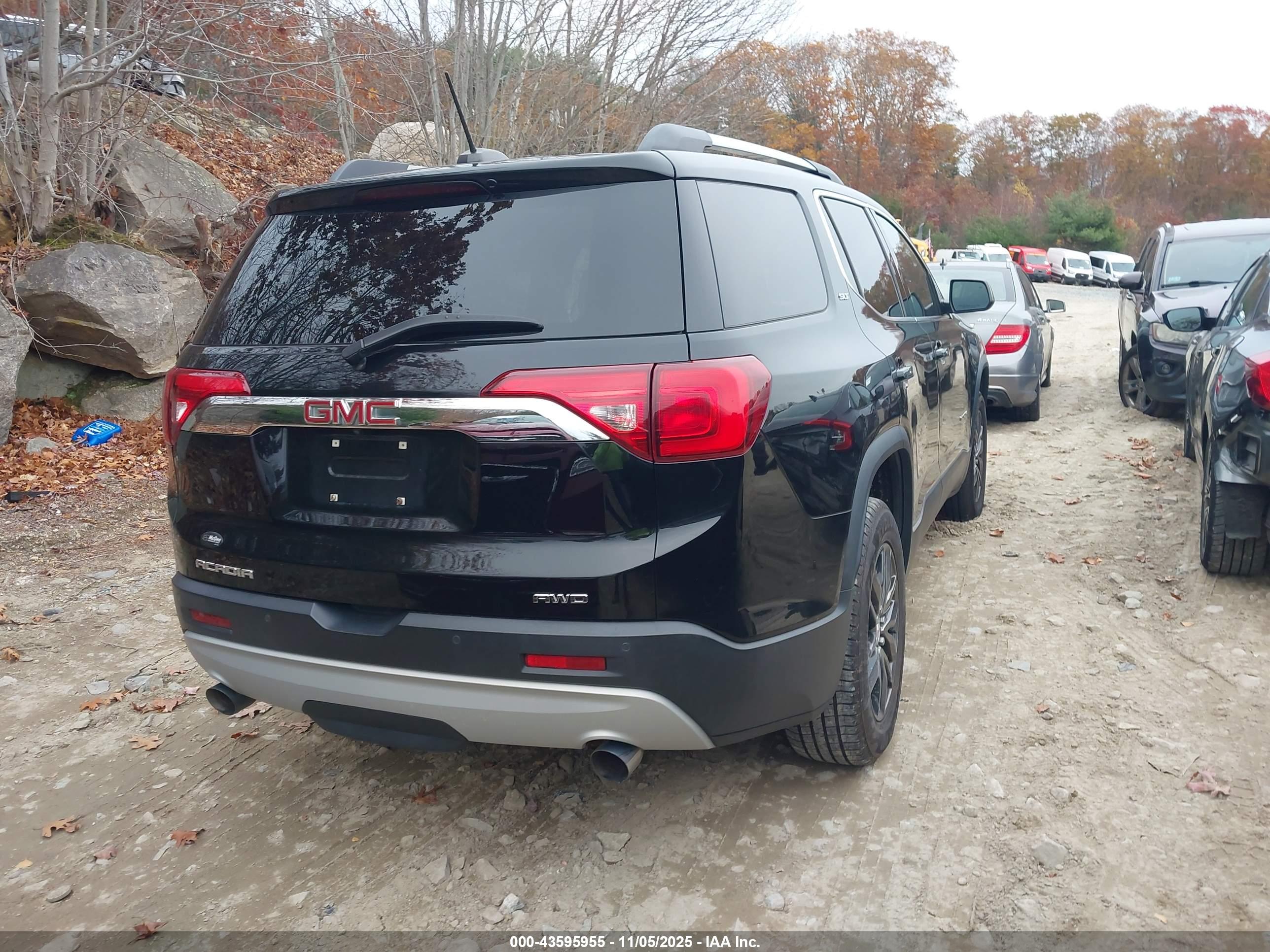 GMC ACADIA image 4