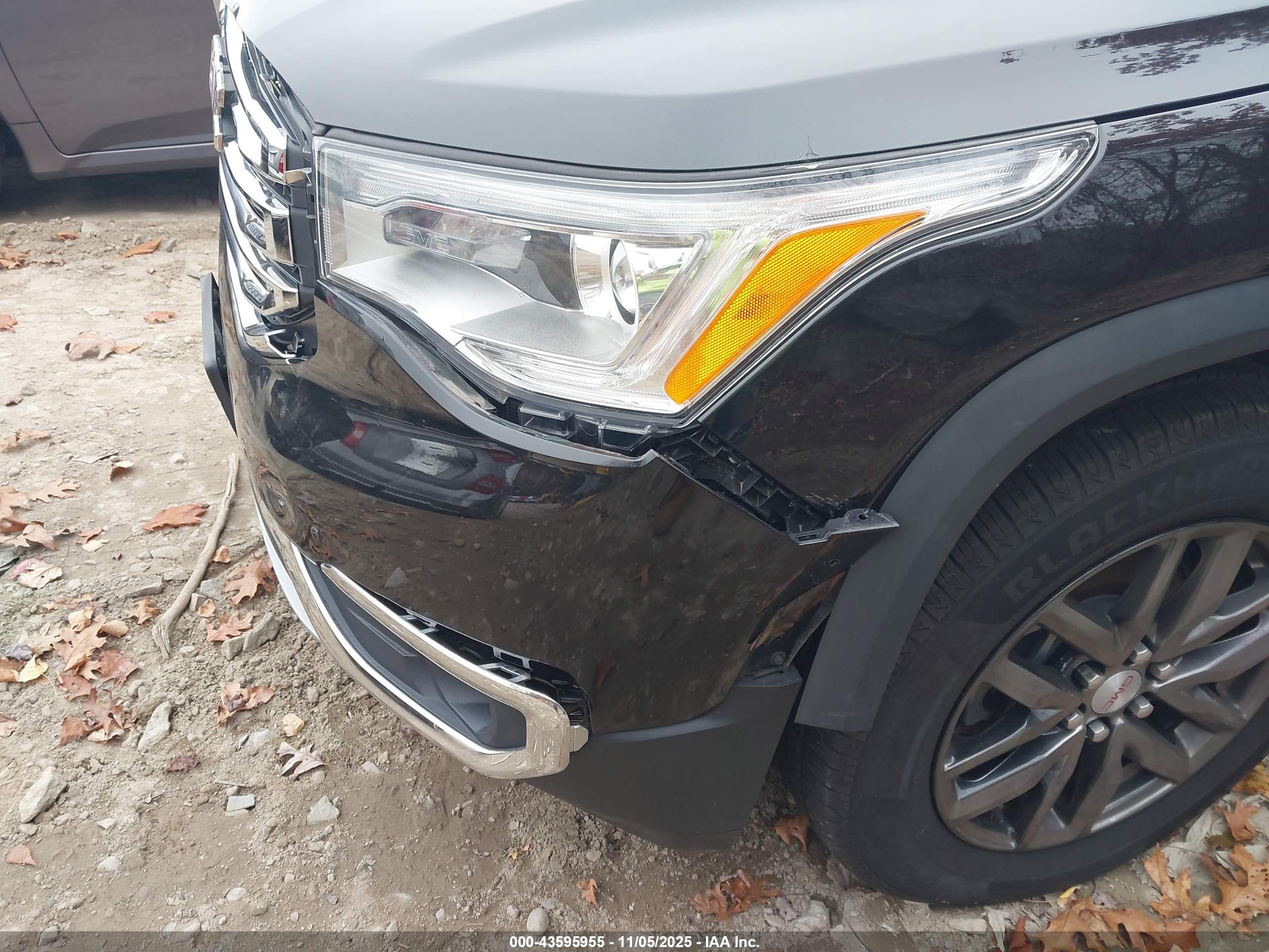GMC ACADIA image 6