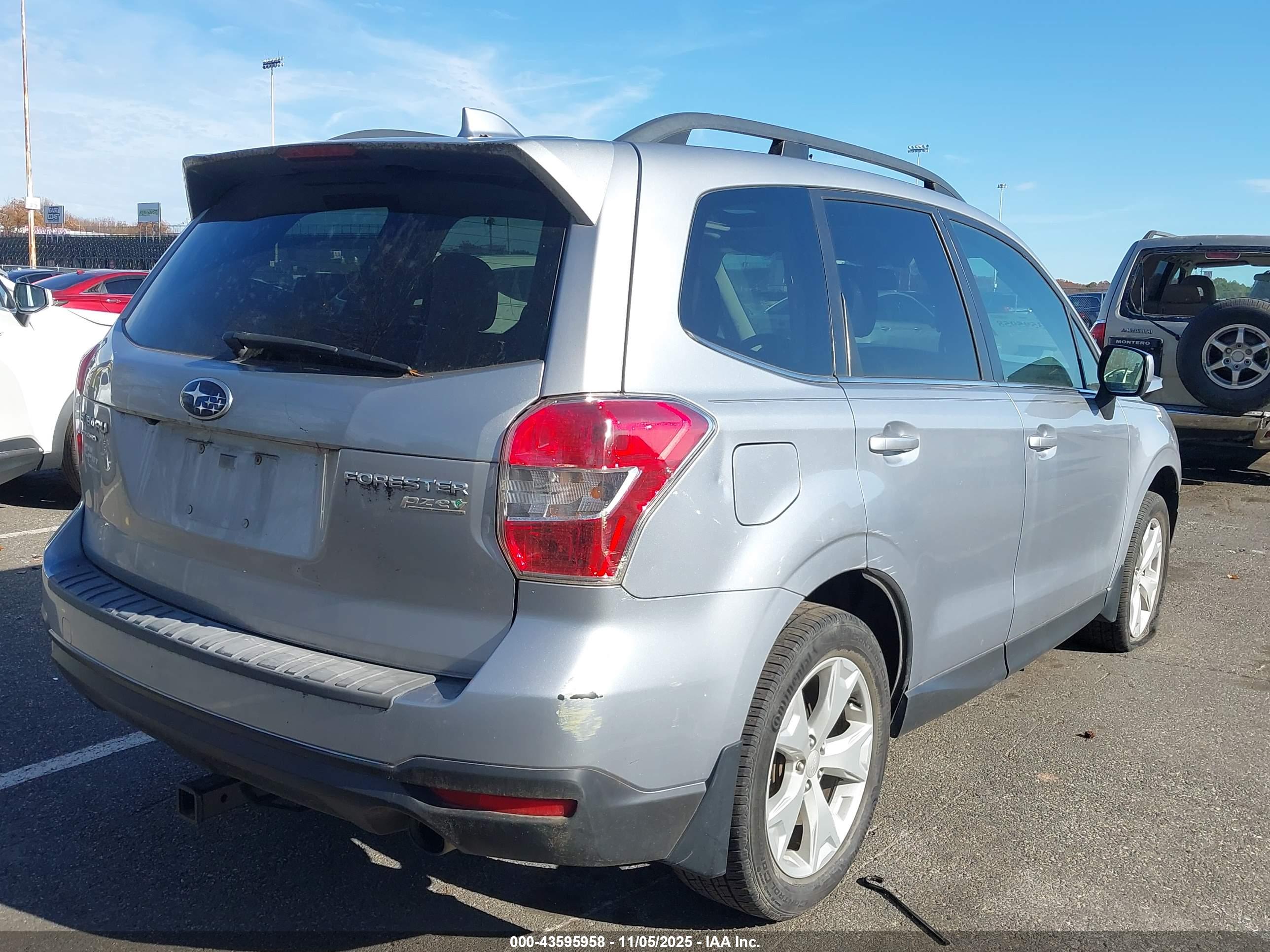 SUBARU FORESTER image 4