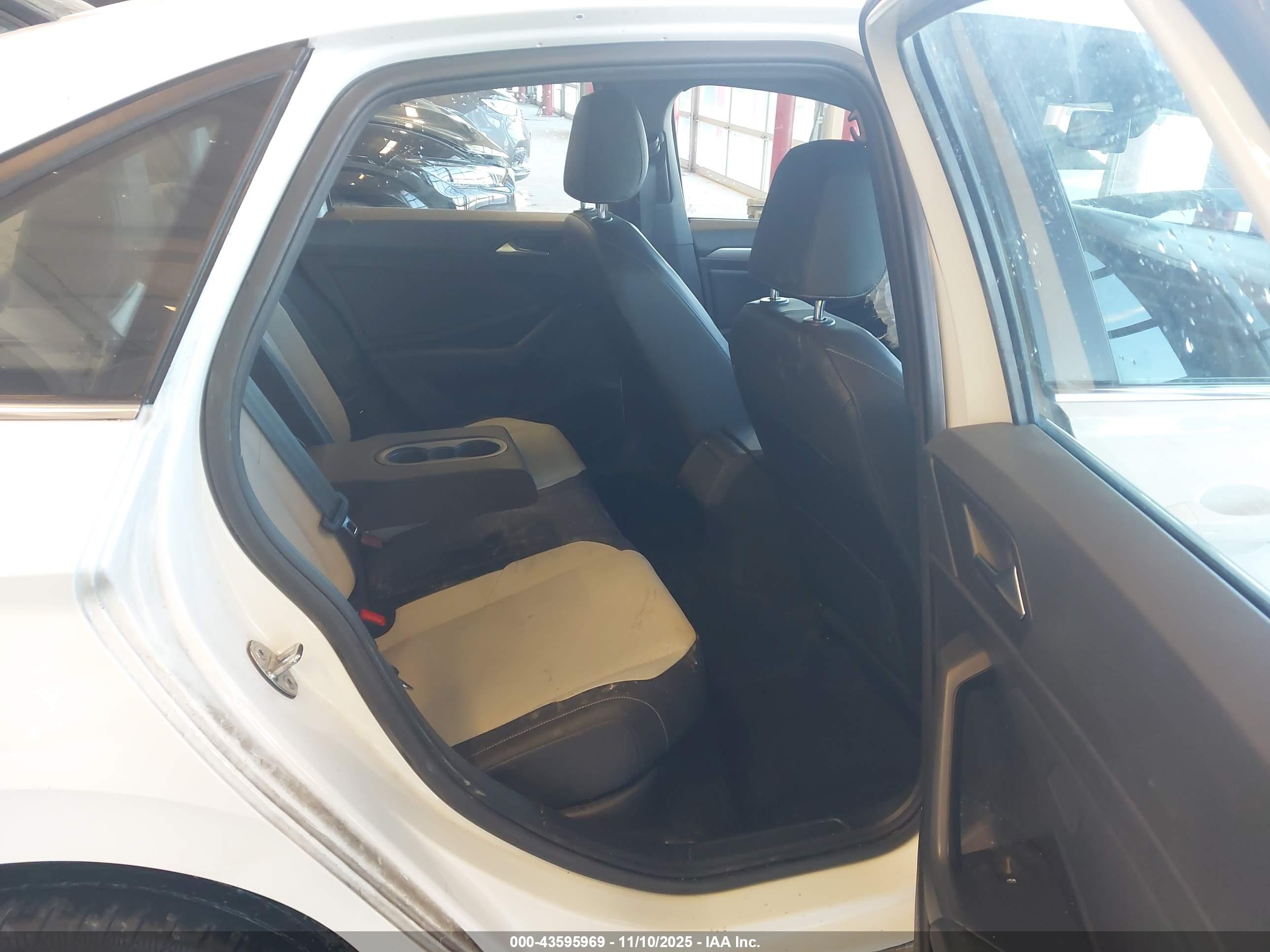 VOLKSWAGEN JETTA image 8