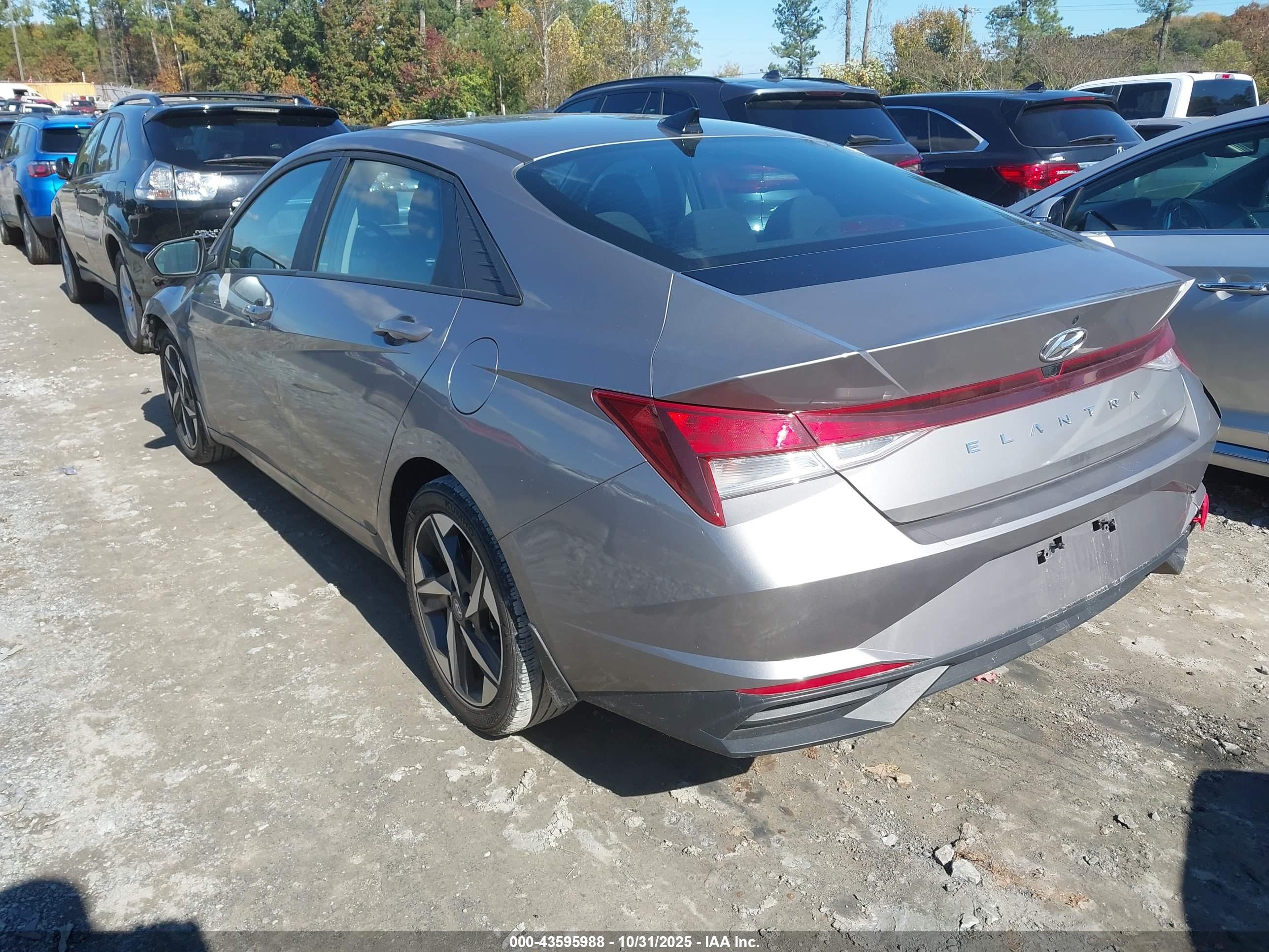 HYUNDAI ELANTRA image 3
