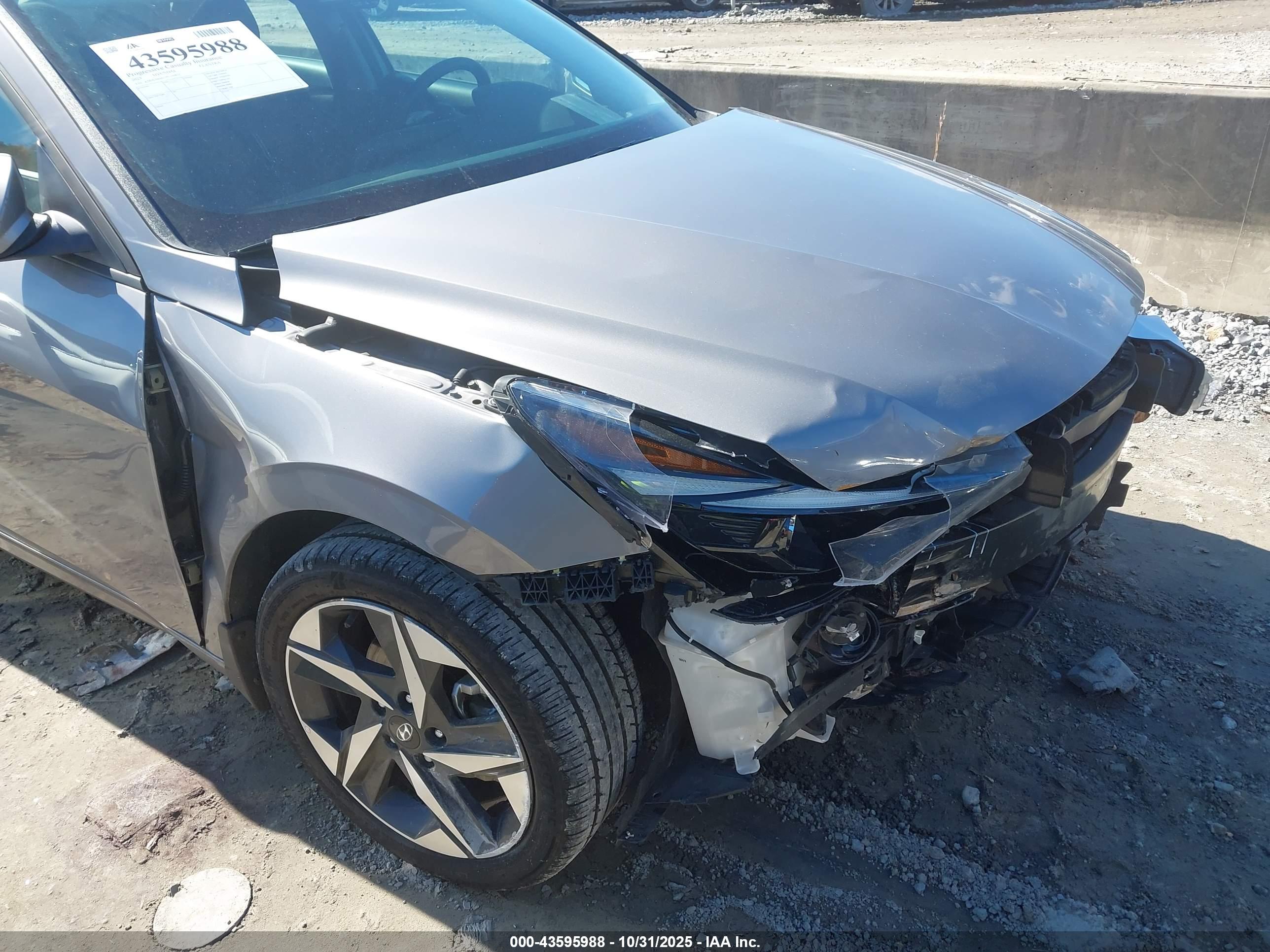 HYUNDAI ELANTRA image 6