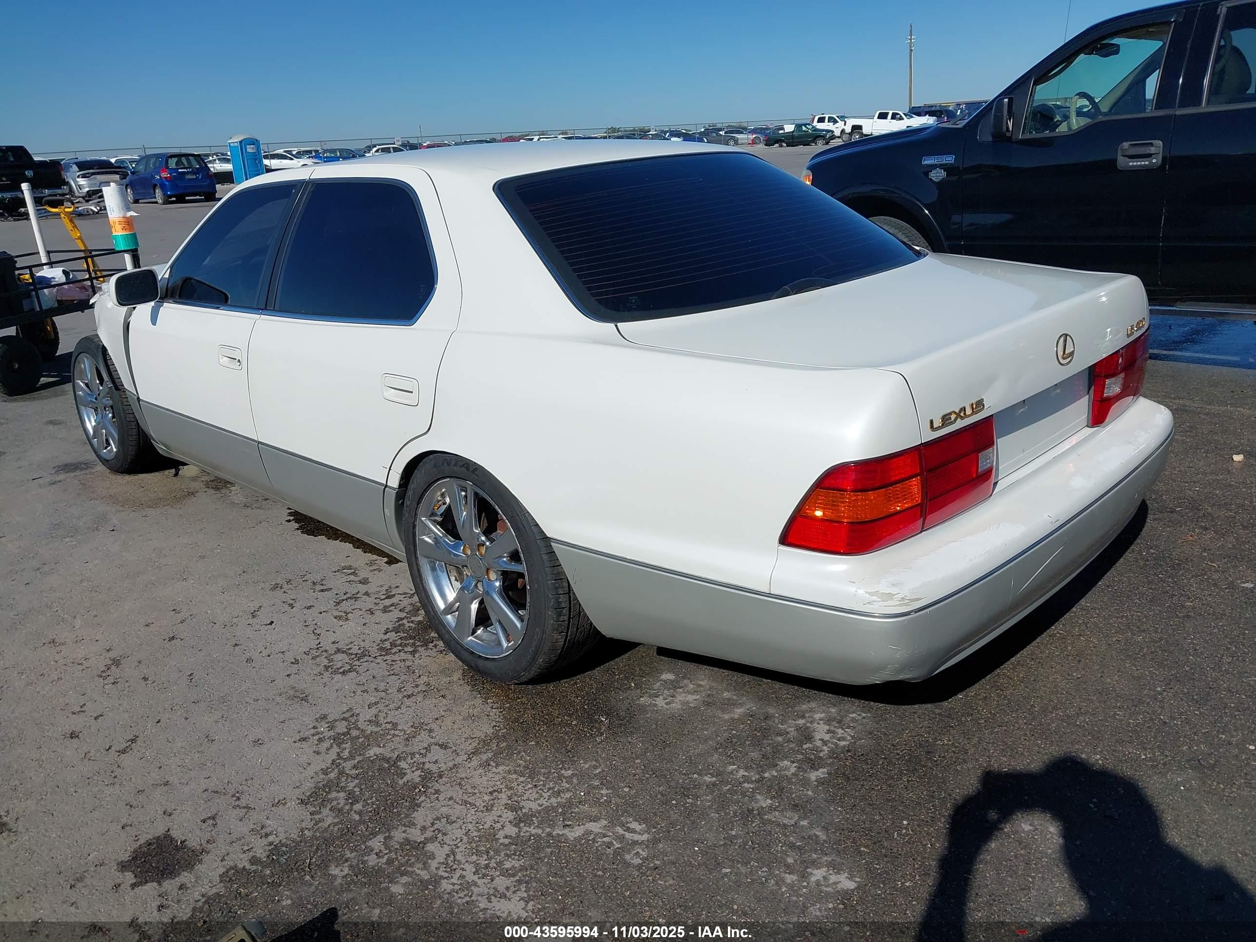 LEXUS LS image 3