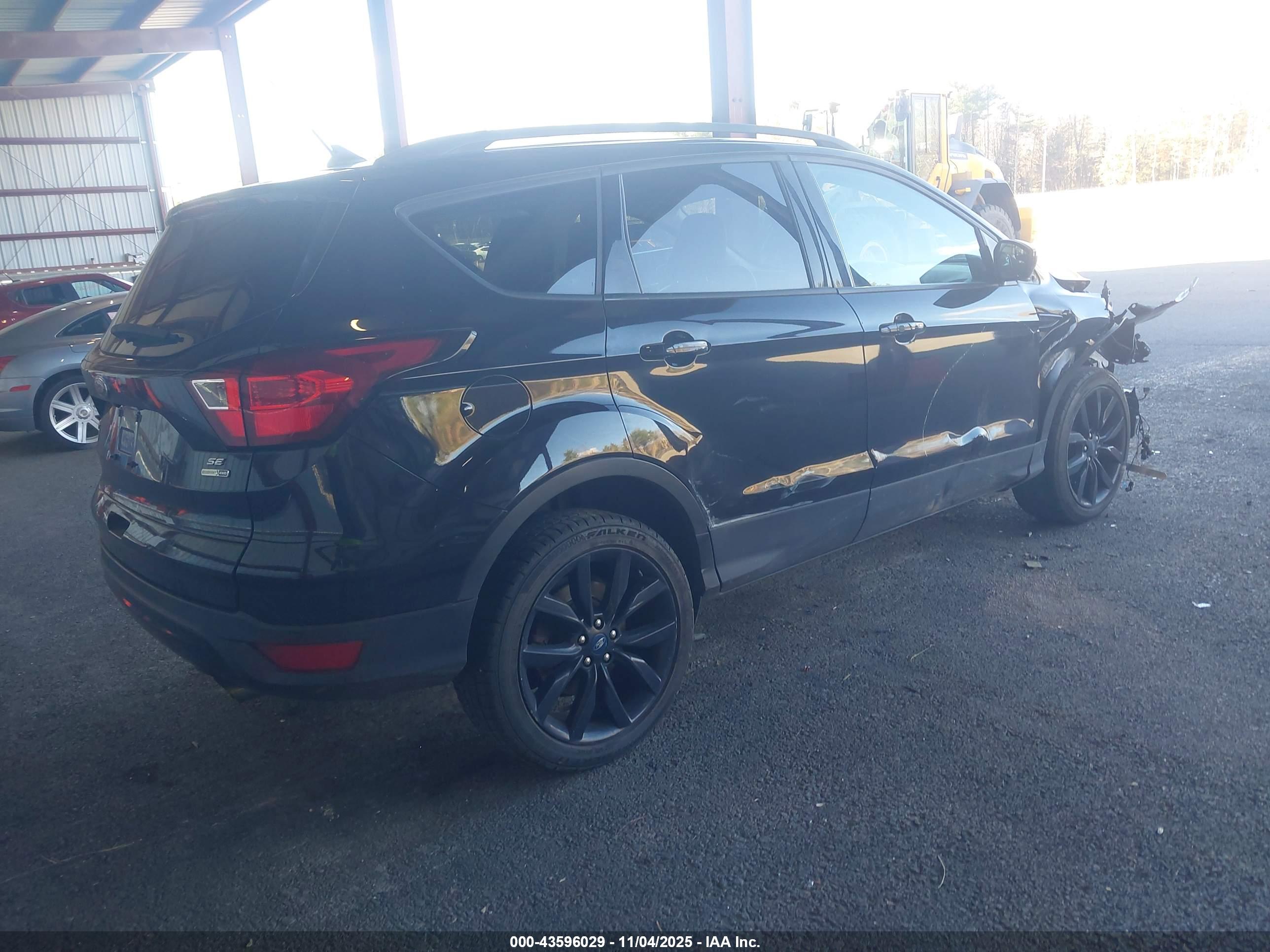 FORD ESCAPE image 4