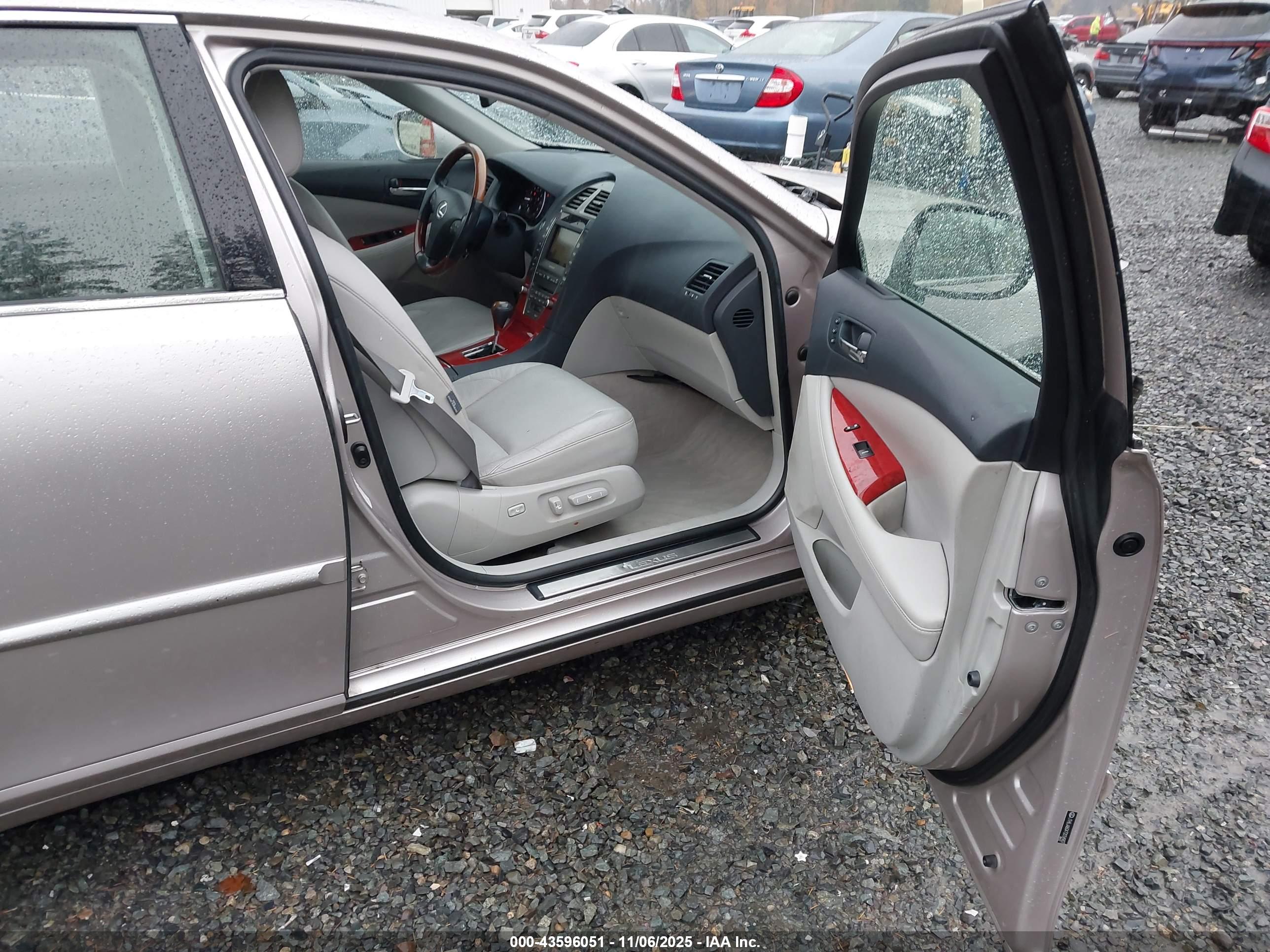 LEXUS ES image 5