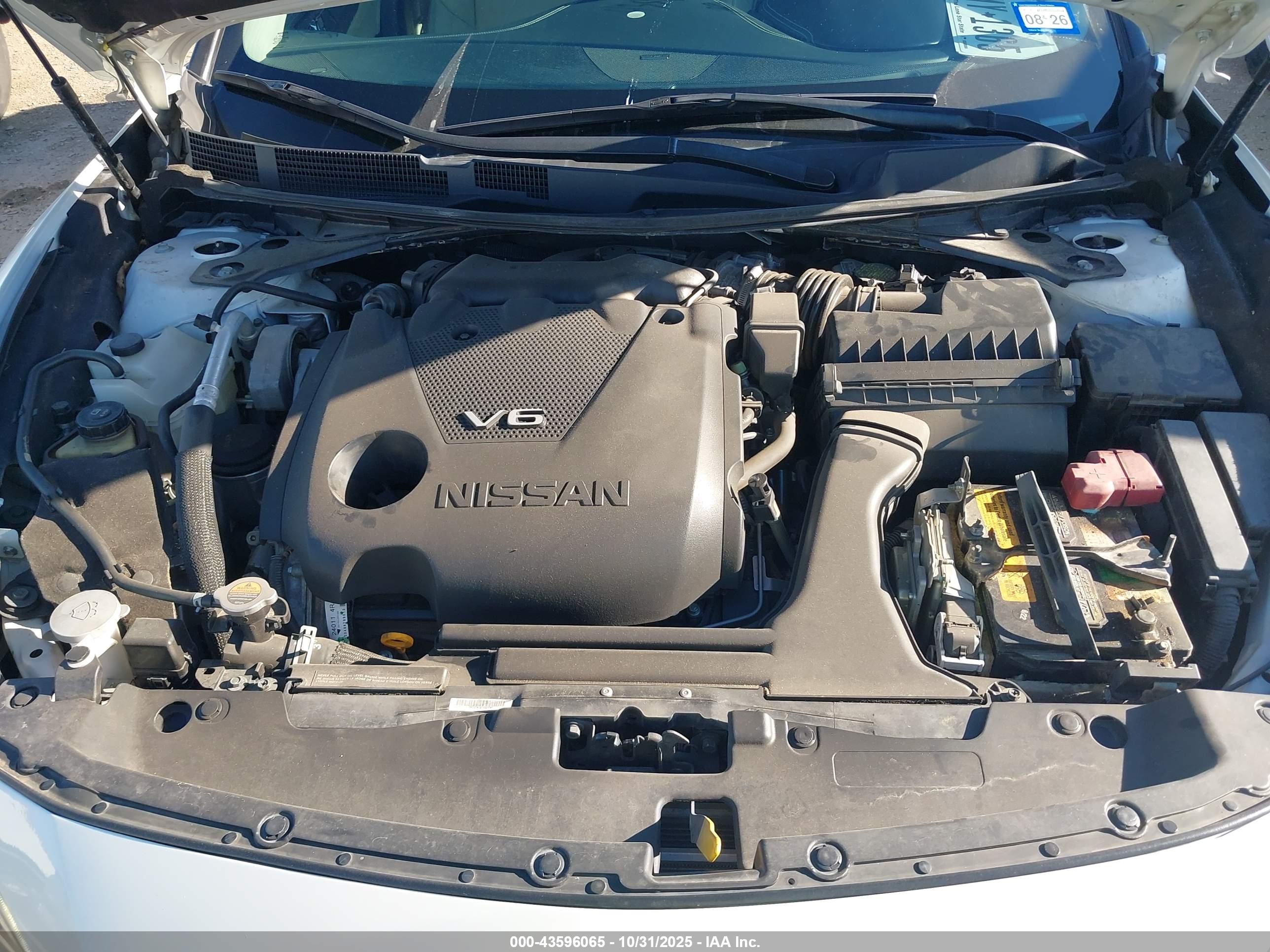 NISSAN MAXIMA image 10