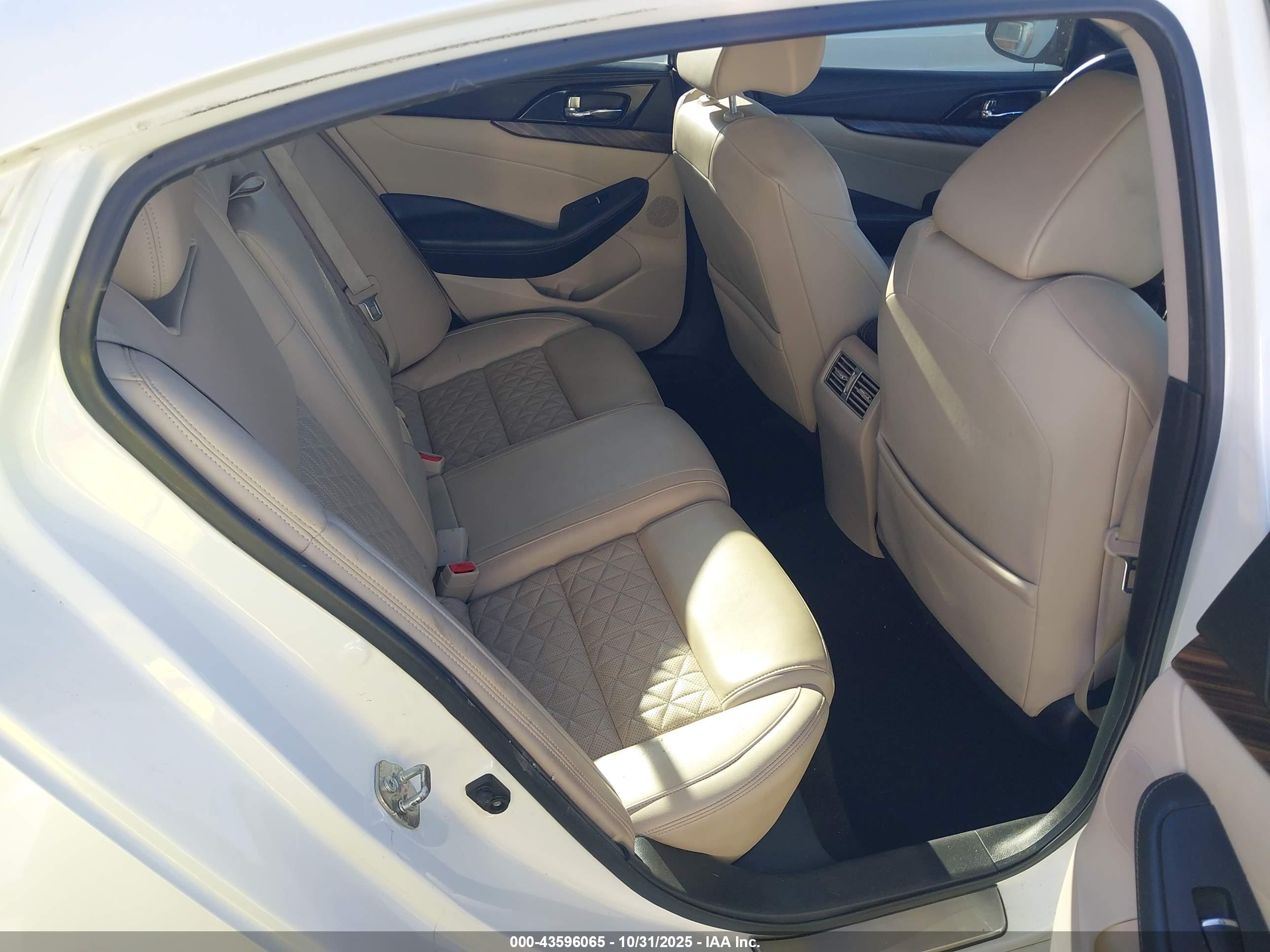 NISSAN MAXIMA image 8