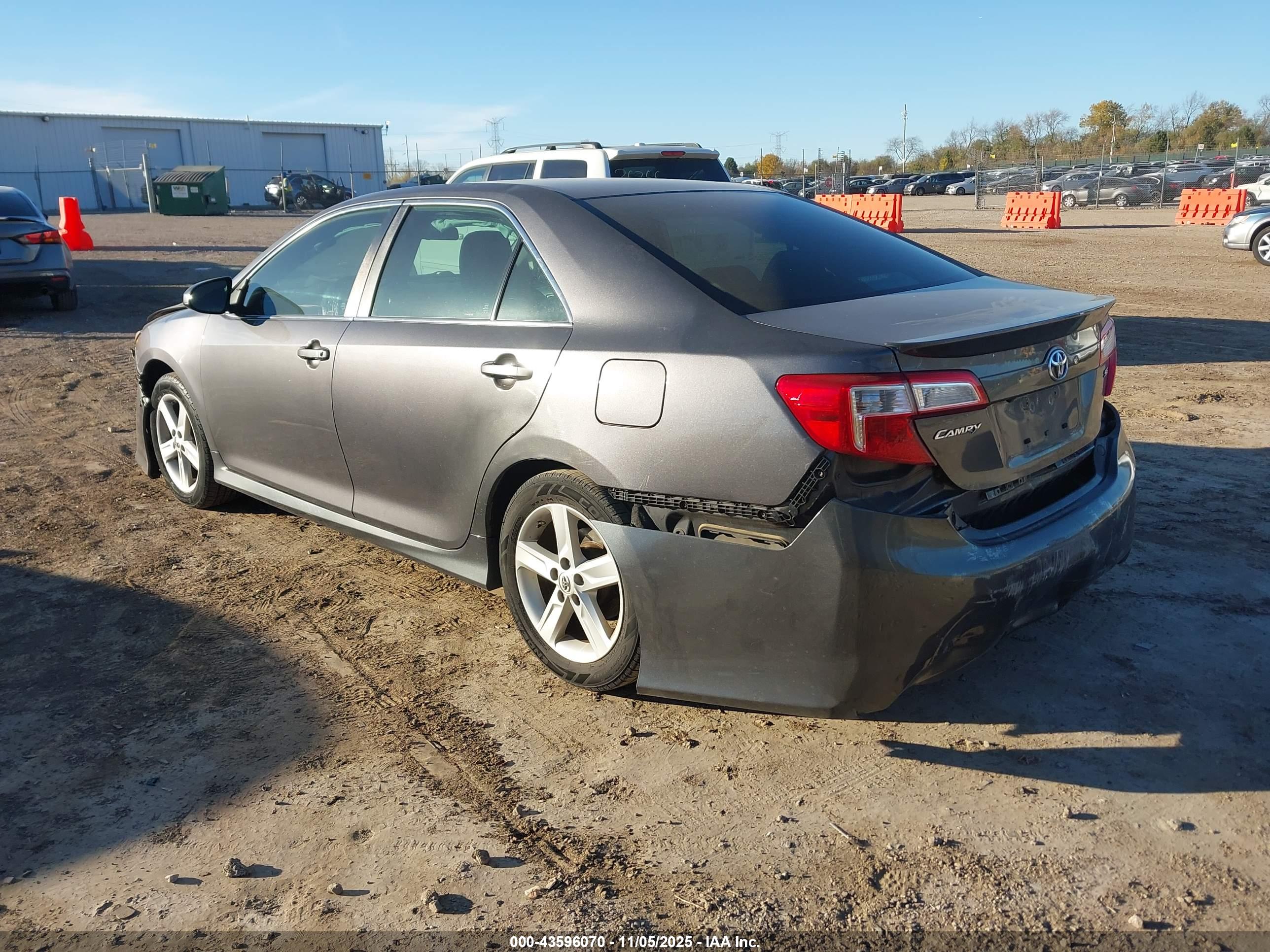 TOYOTA CAMRY image 3