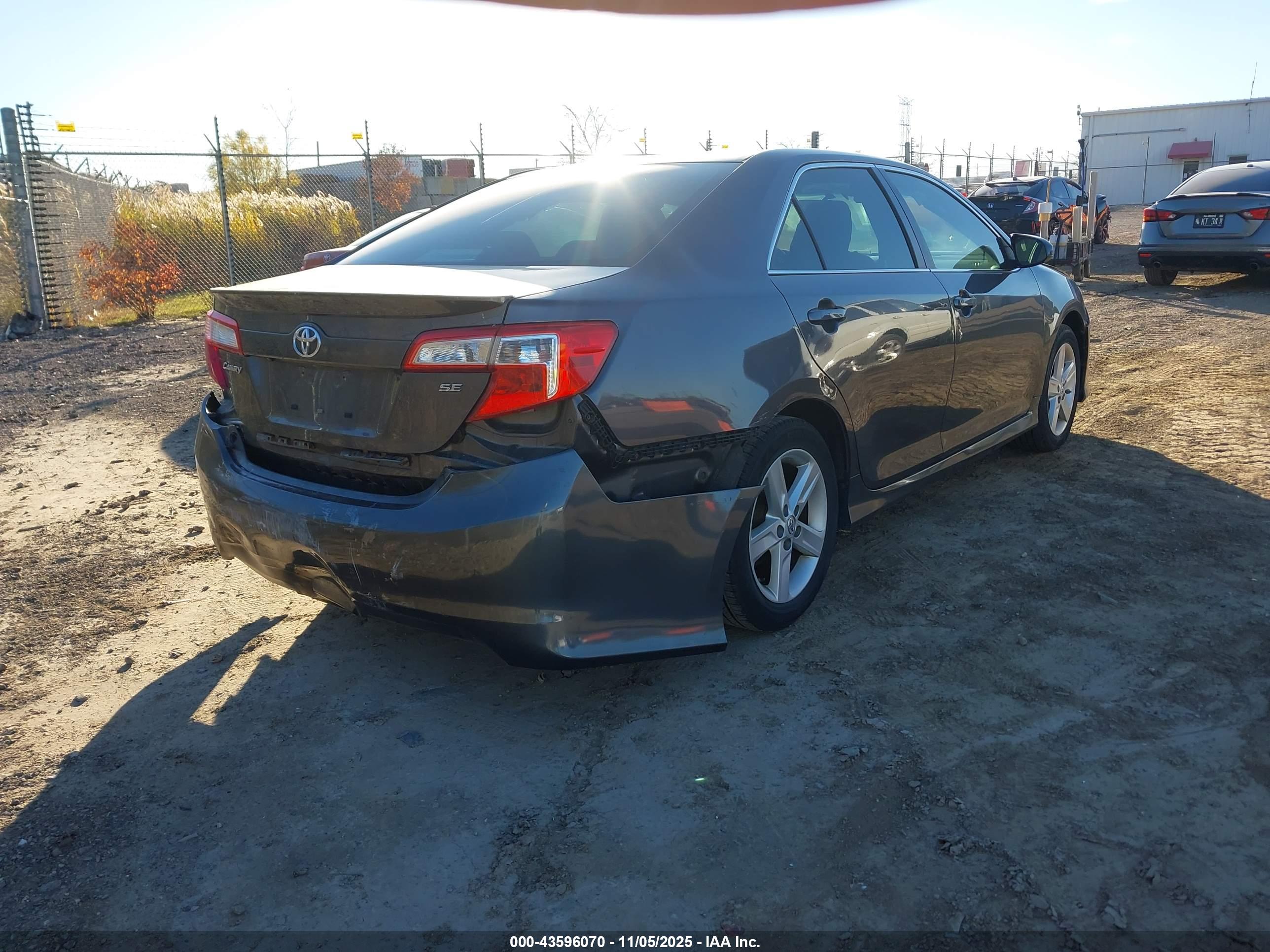TOYOTA CAMRY image 4