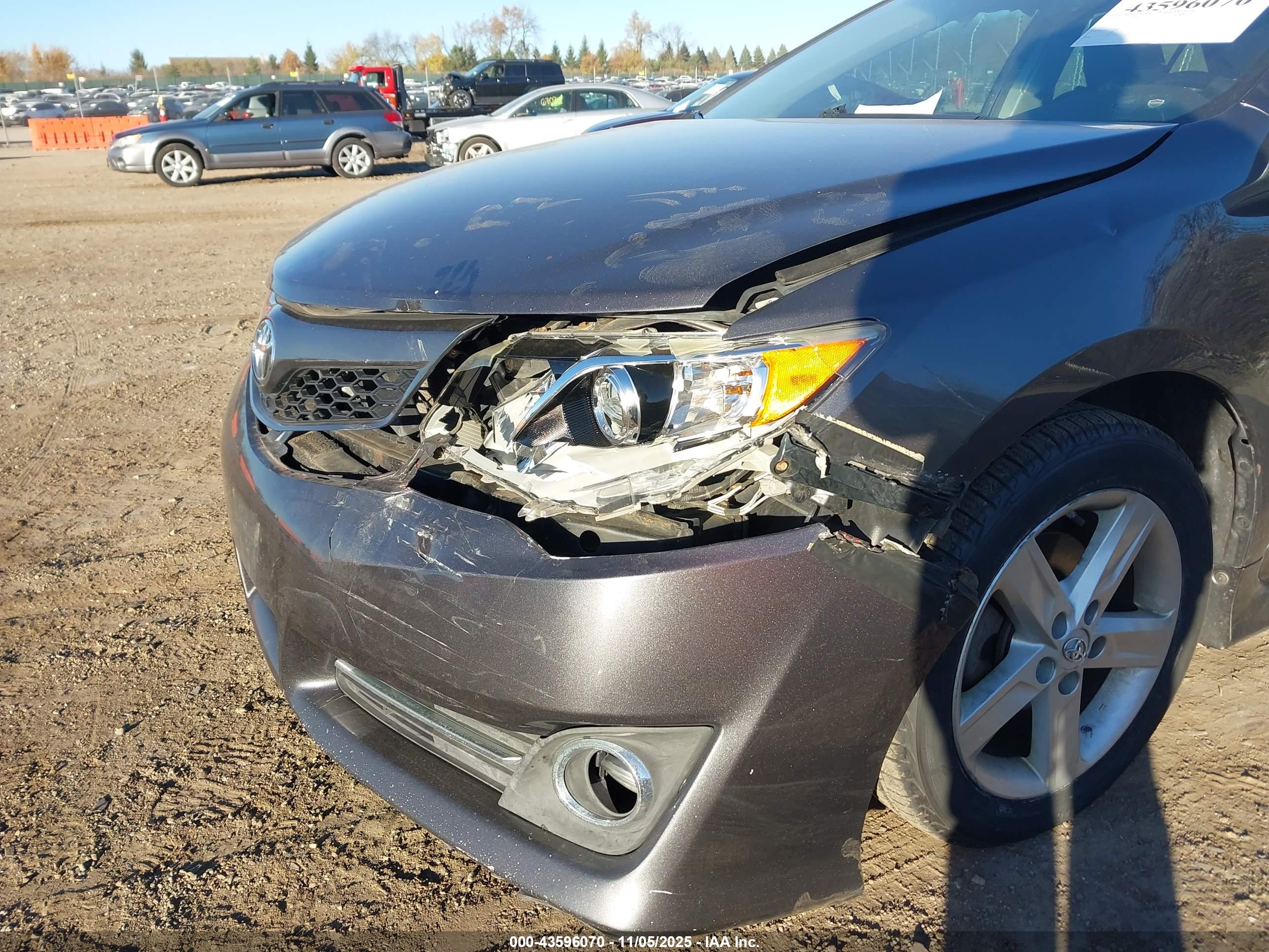 TOYOTA CAMRY image 6