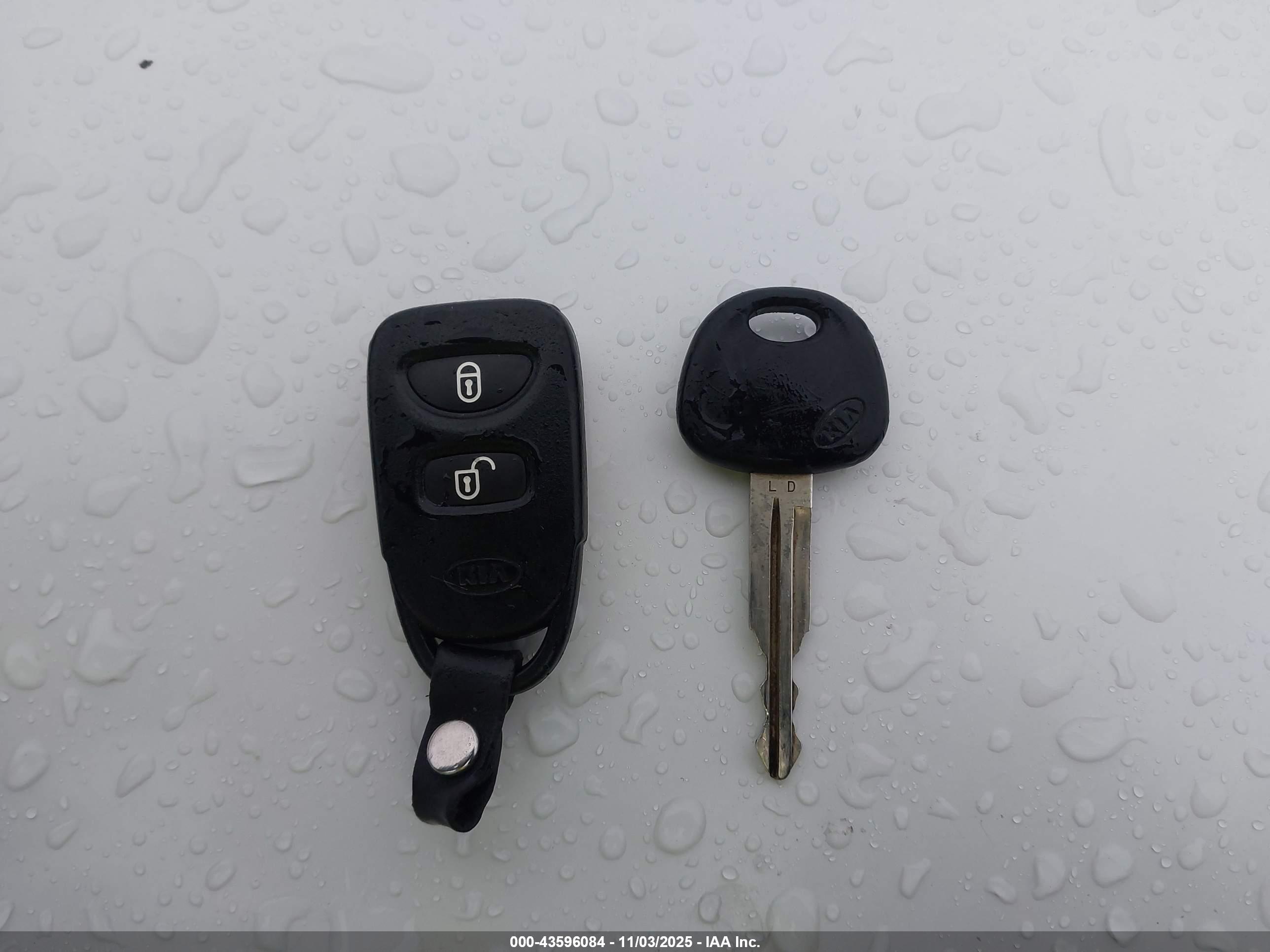 KIA SPECTRA5 image 11