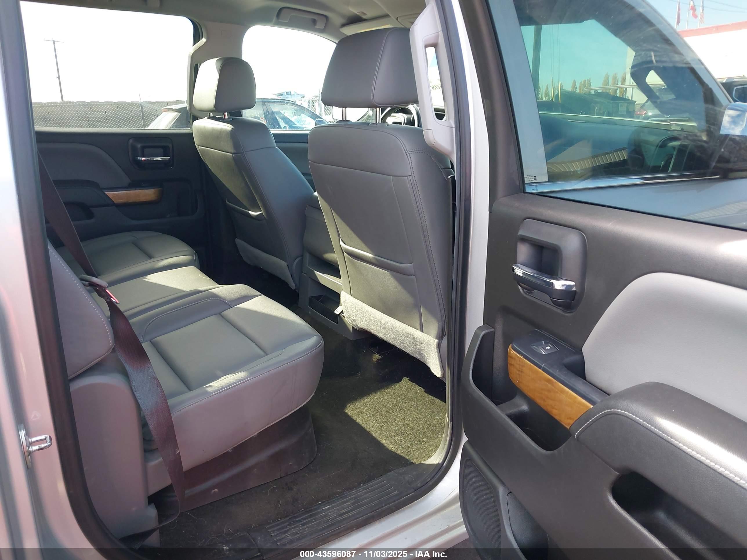 CHEVROLET SILVERADO image 8