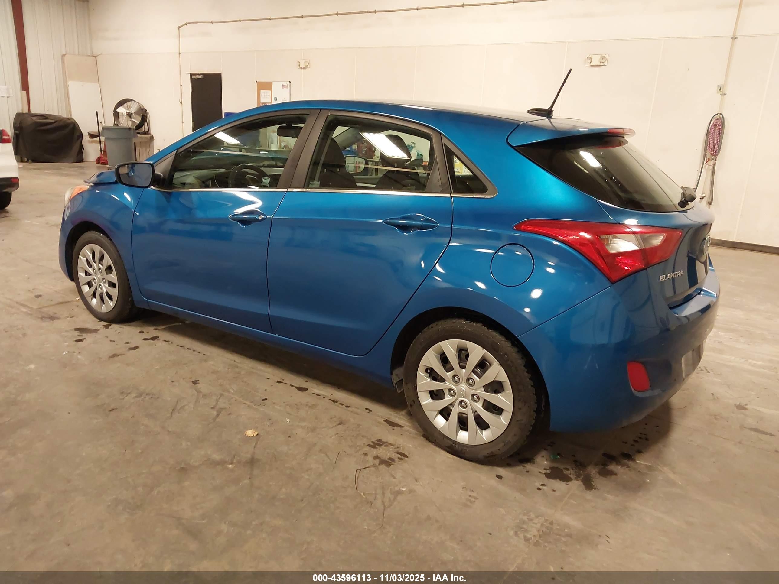 HYUNDAI ELANTRA image 3