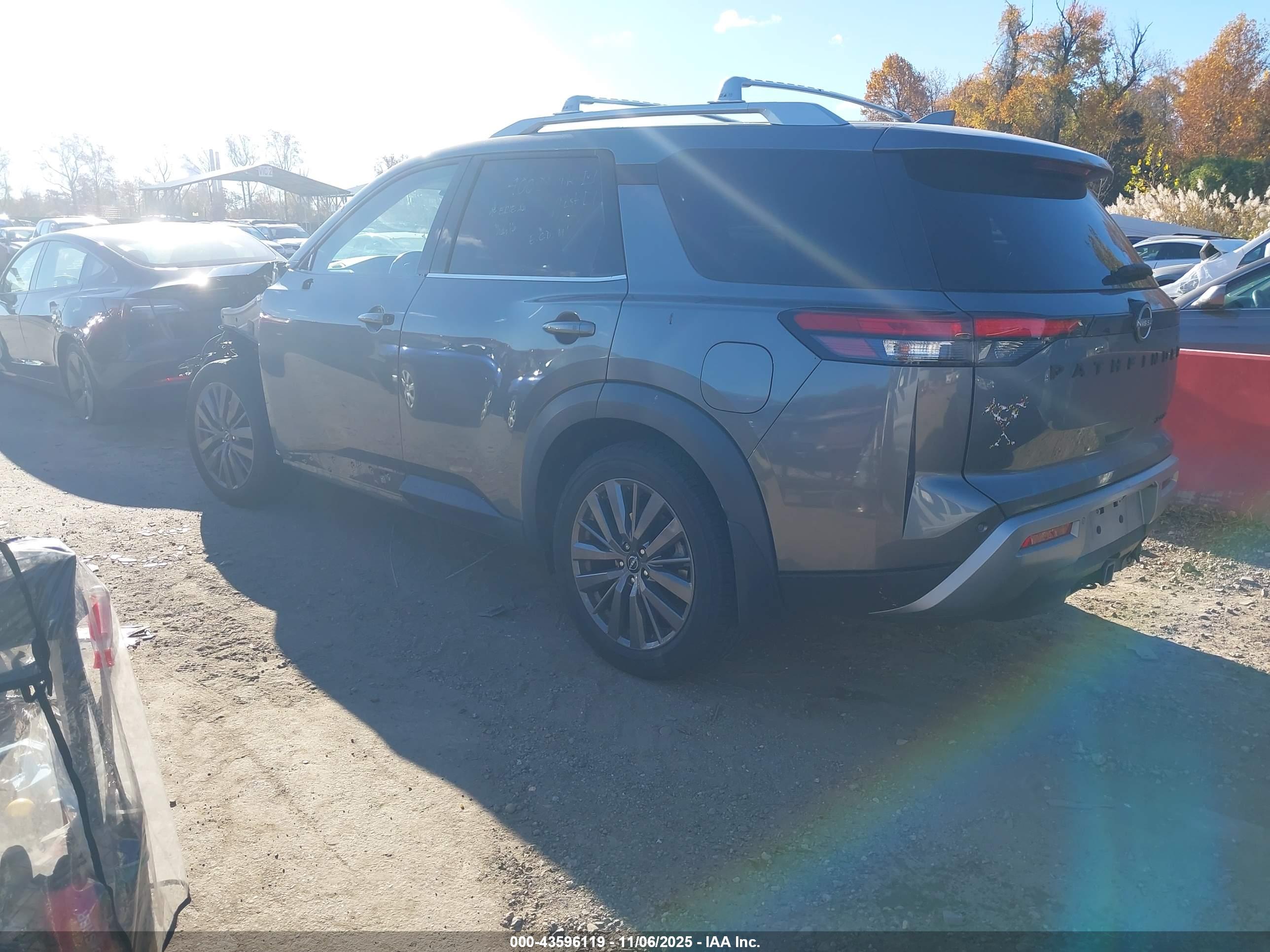 NISSAN PATHFINDER image 3