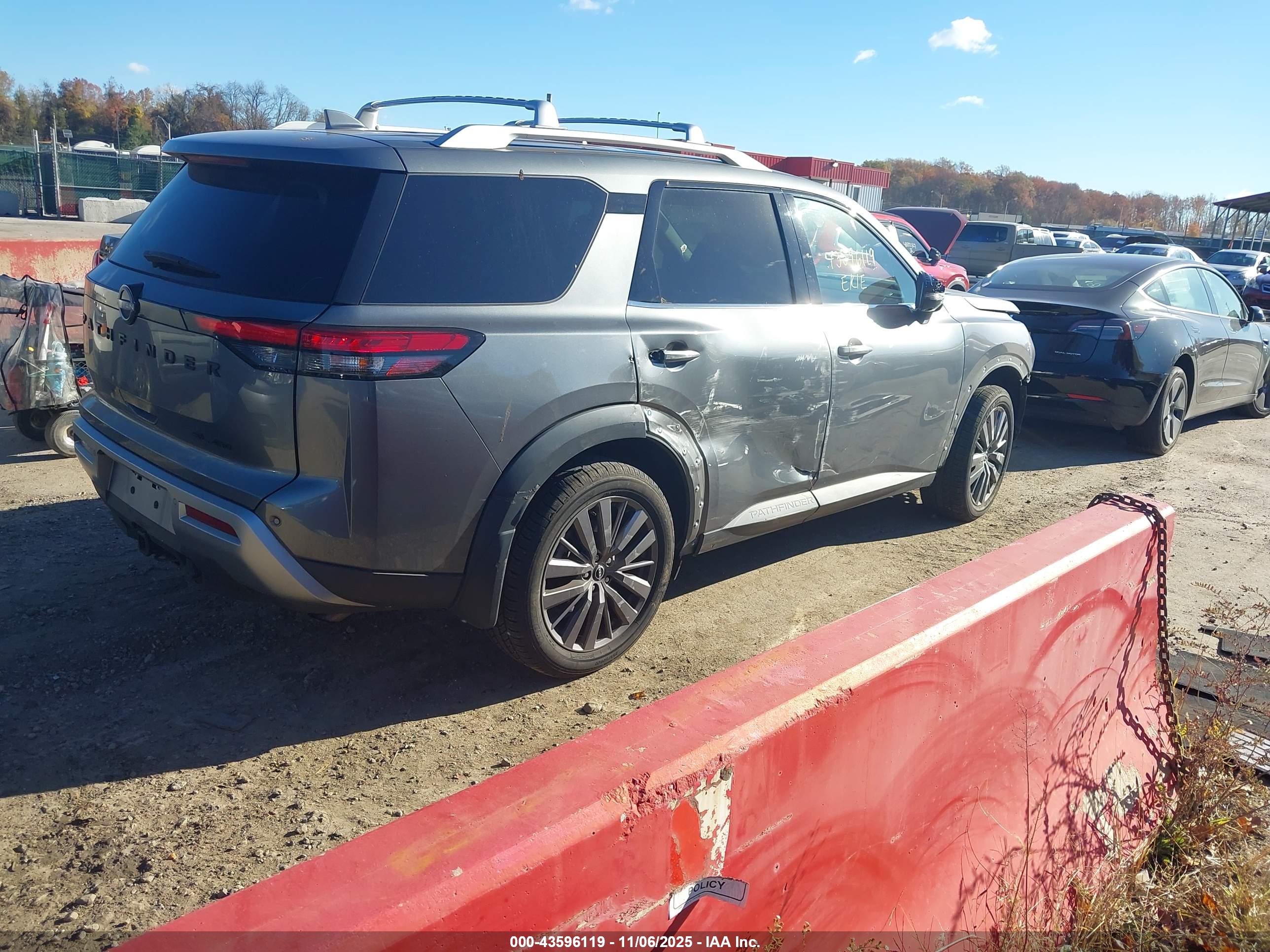 NISSAN PATHFINDER image 4