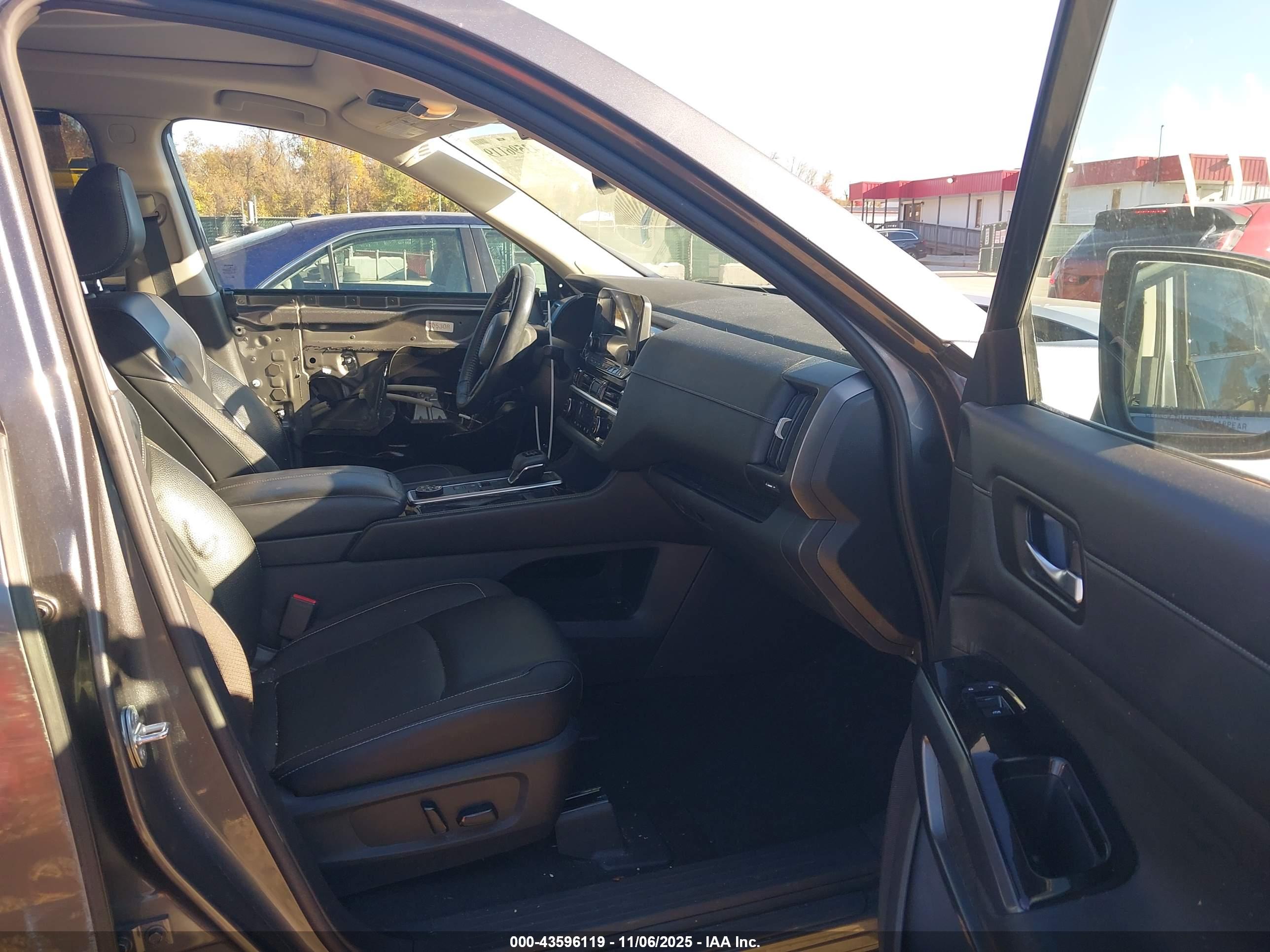 NISSAN PATHFINDER image 5