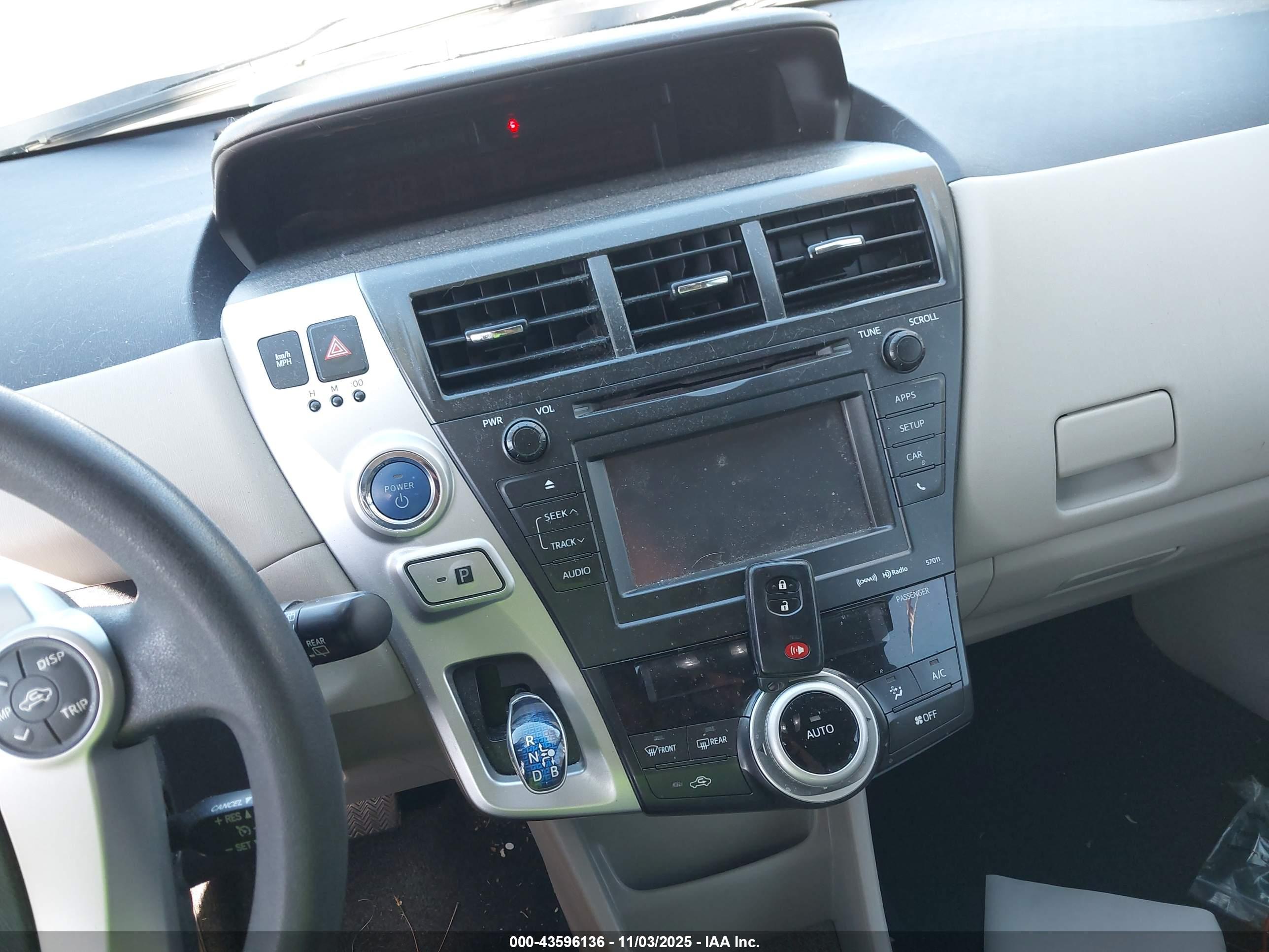 TOYOTA PRIUS image 11