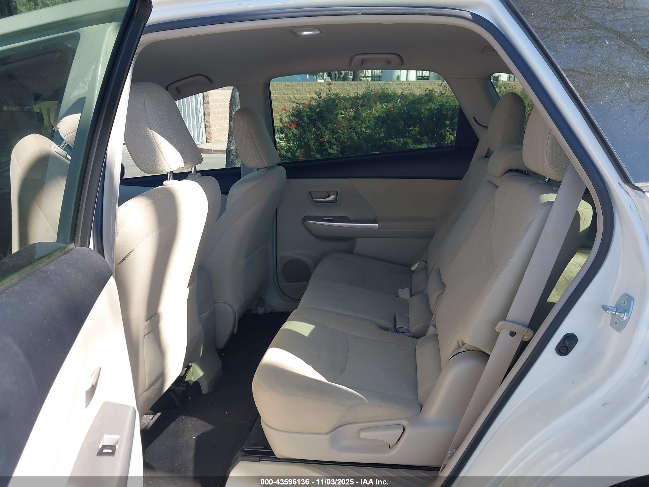 TOYOTA PRIUS image 8