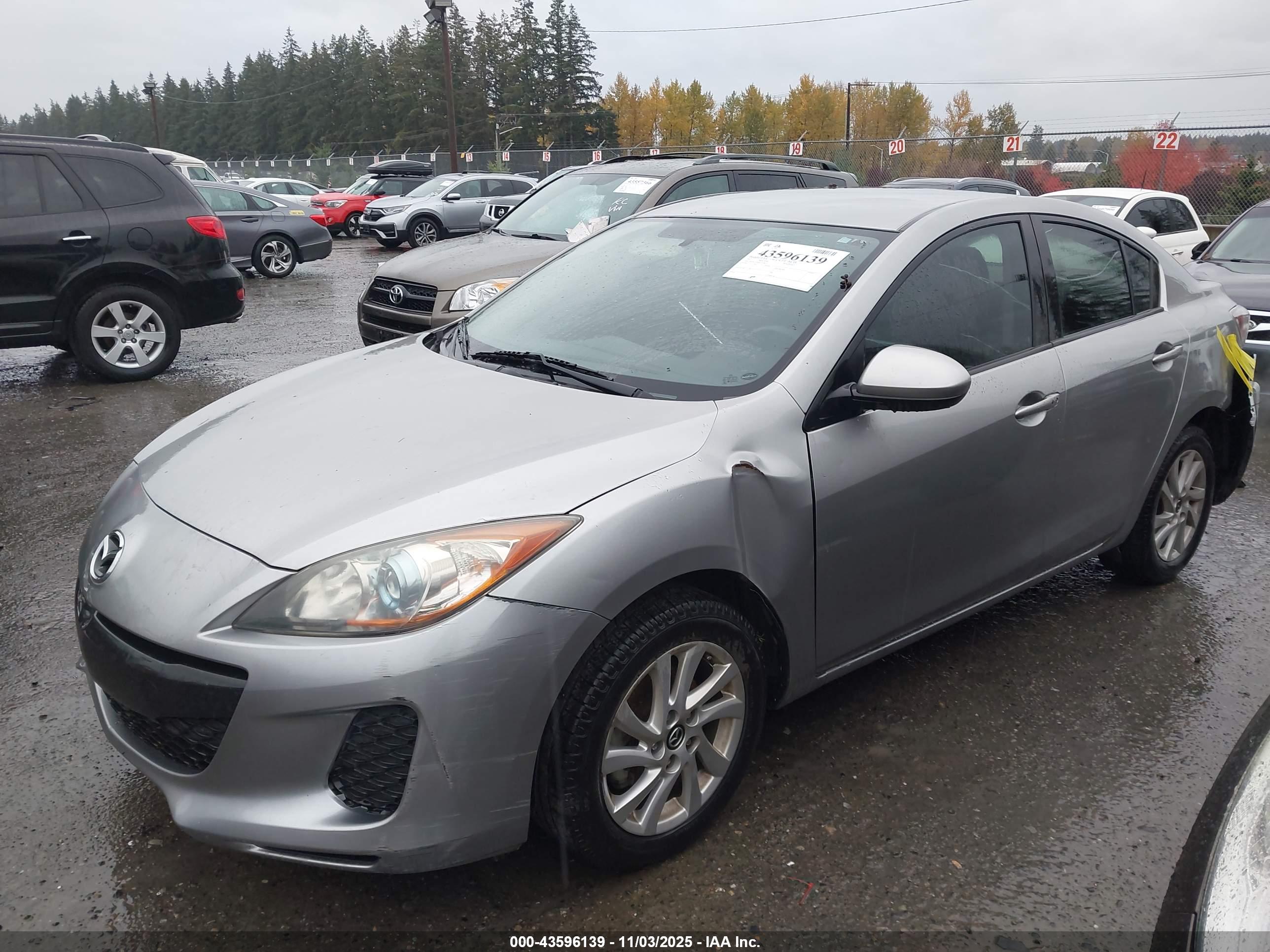 MAZDA MAZDA3 image 2