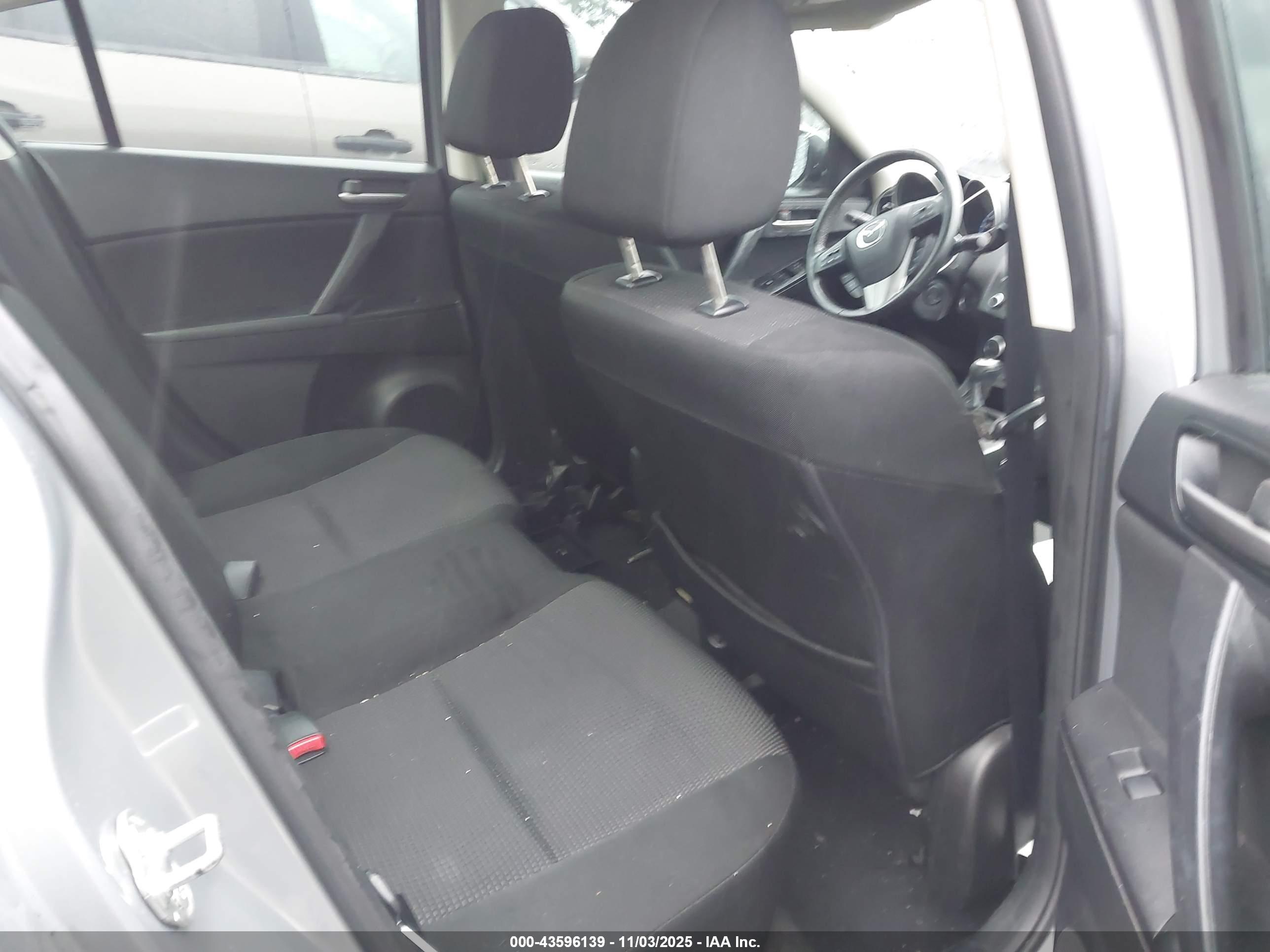 MAZDA MAZDA3 image 8