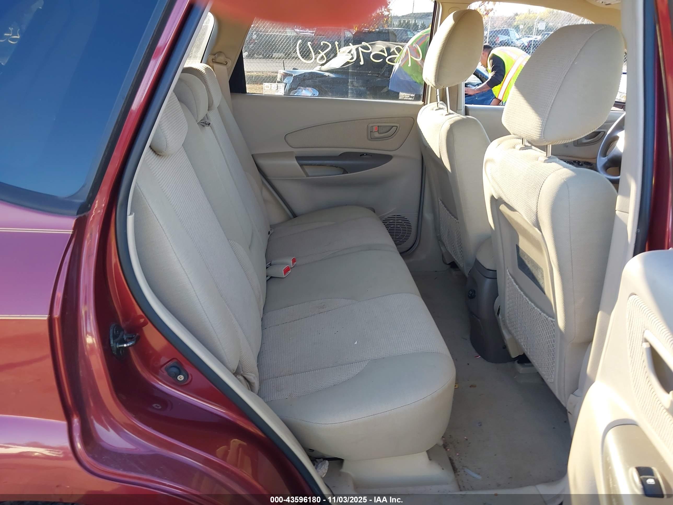 HYUNDAI TUCSON image 8