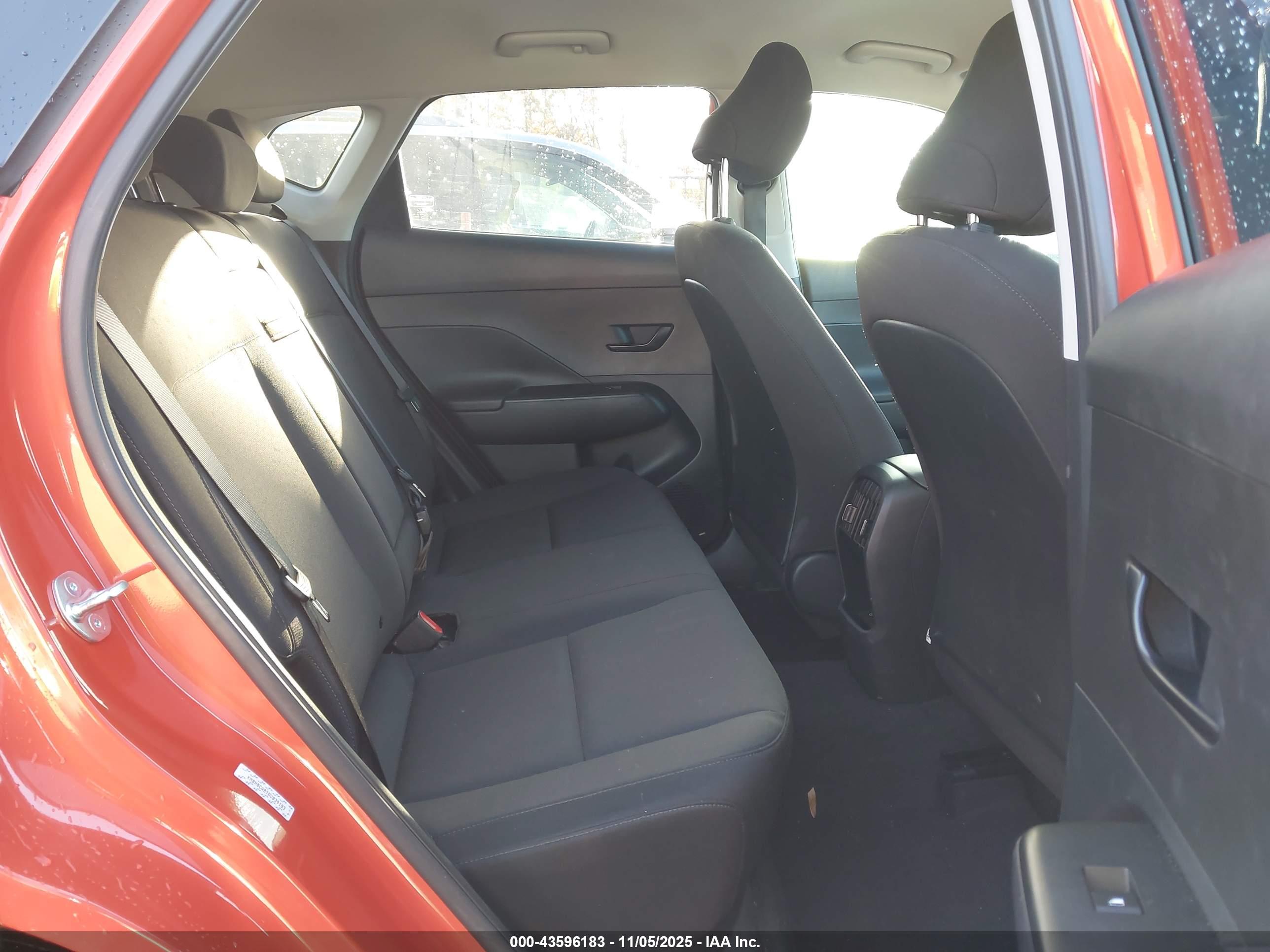 HYUNDAI KONA image 8