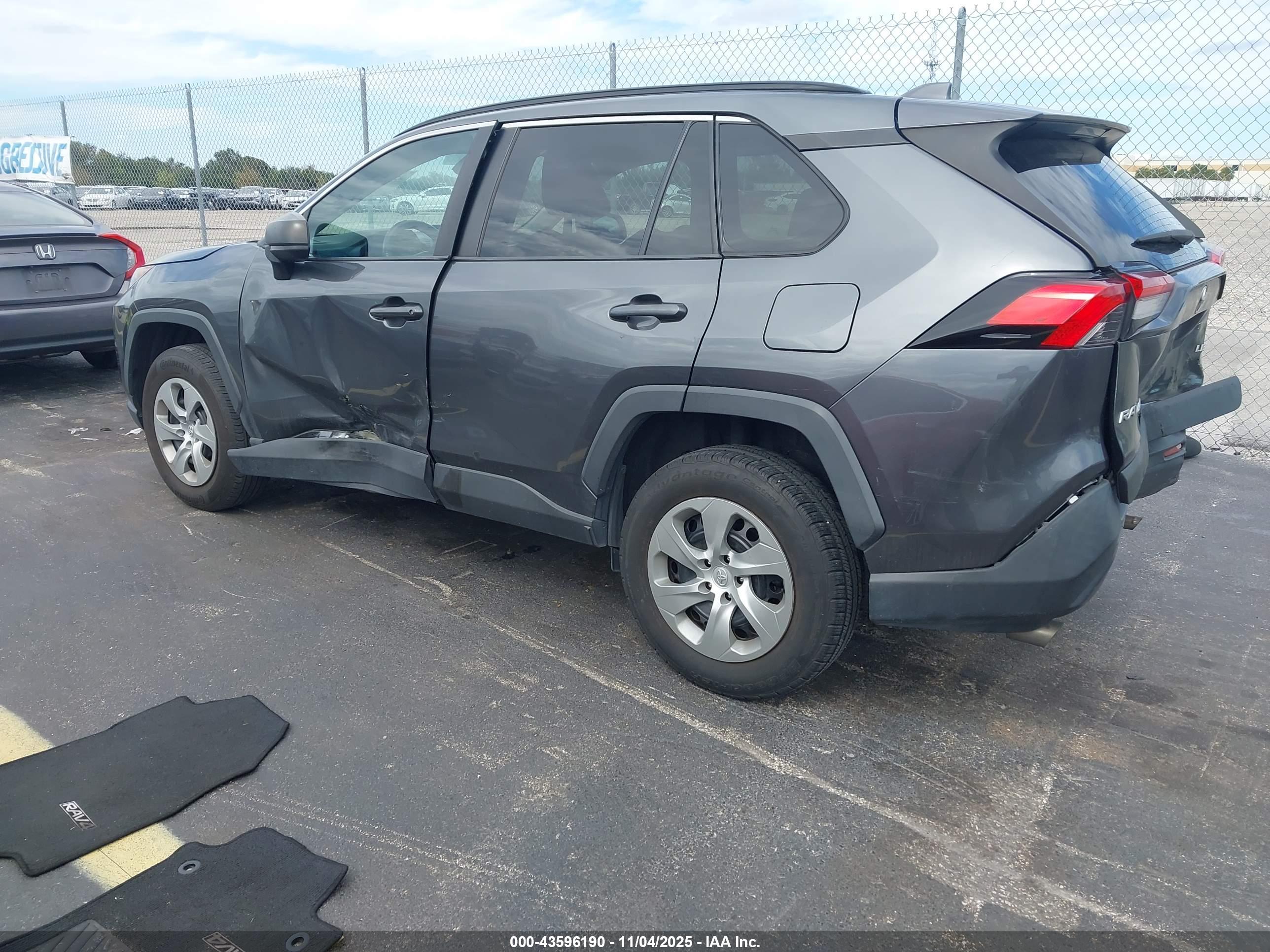 TOYOTA RAV4 image 3