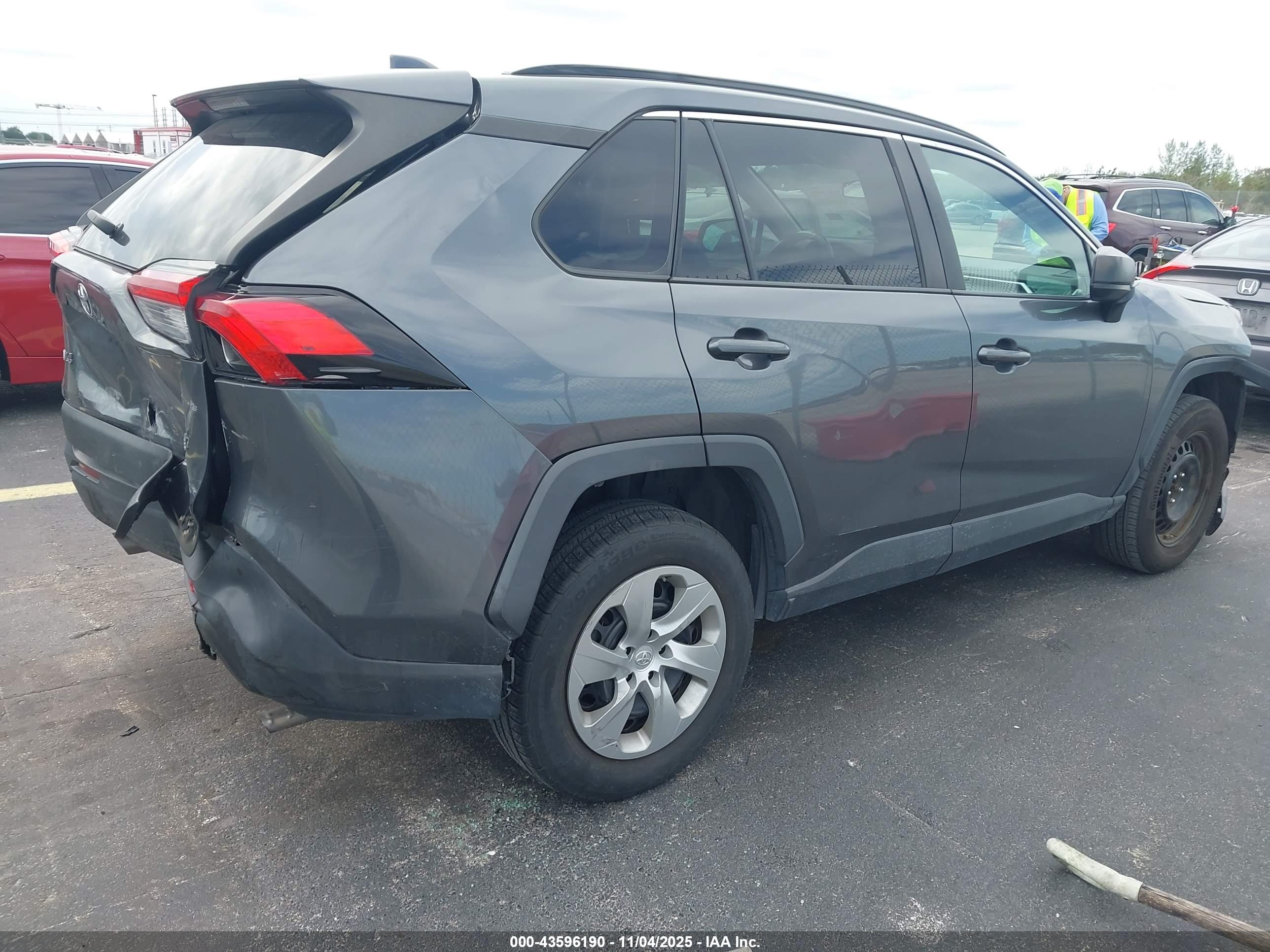 TOYOTA RAV4 image 4