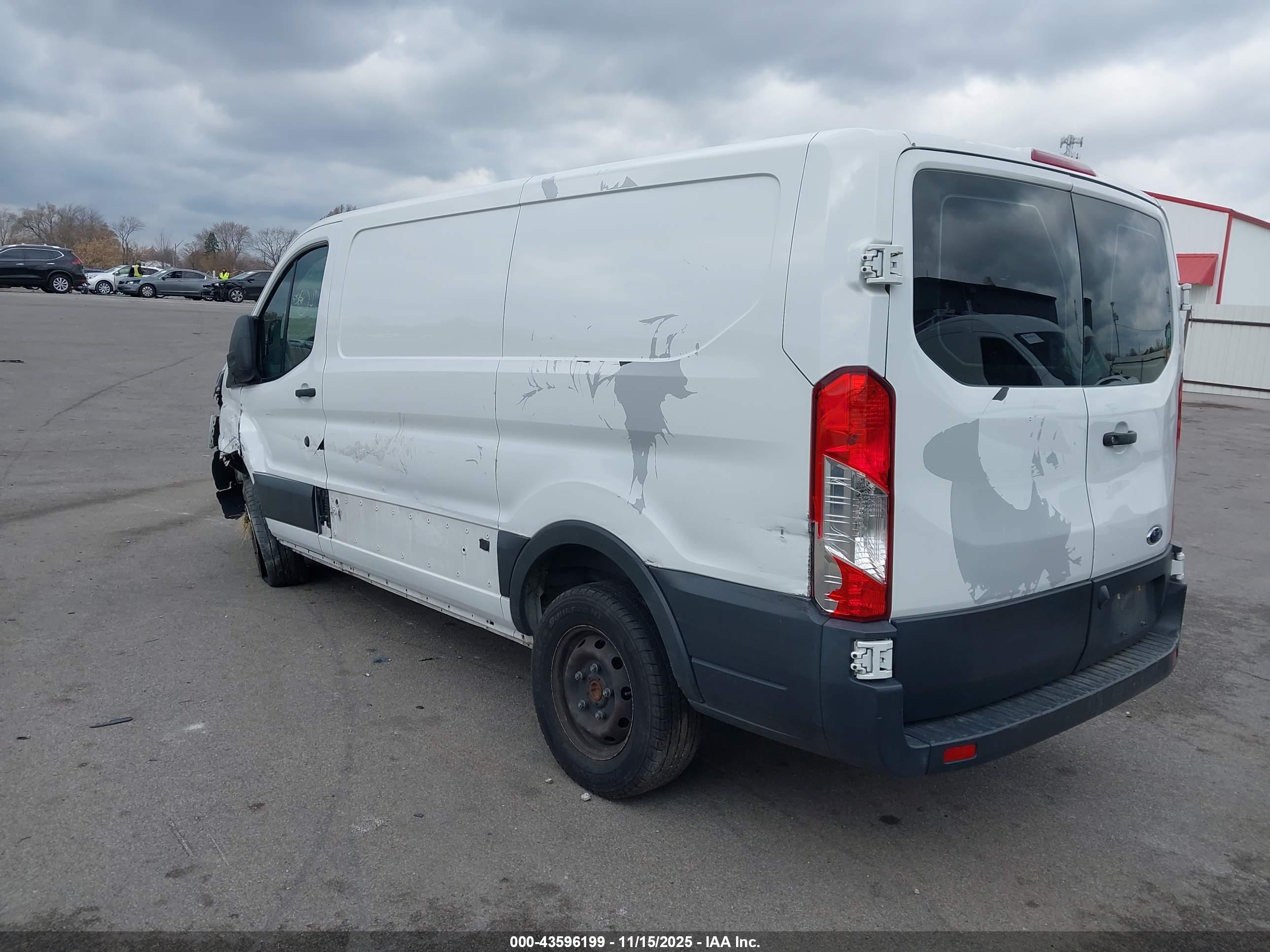 FORD TRANSIT-250 image 3