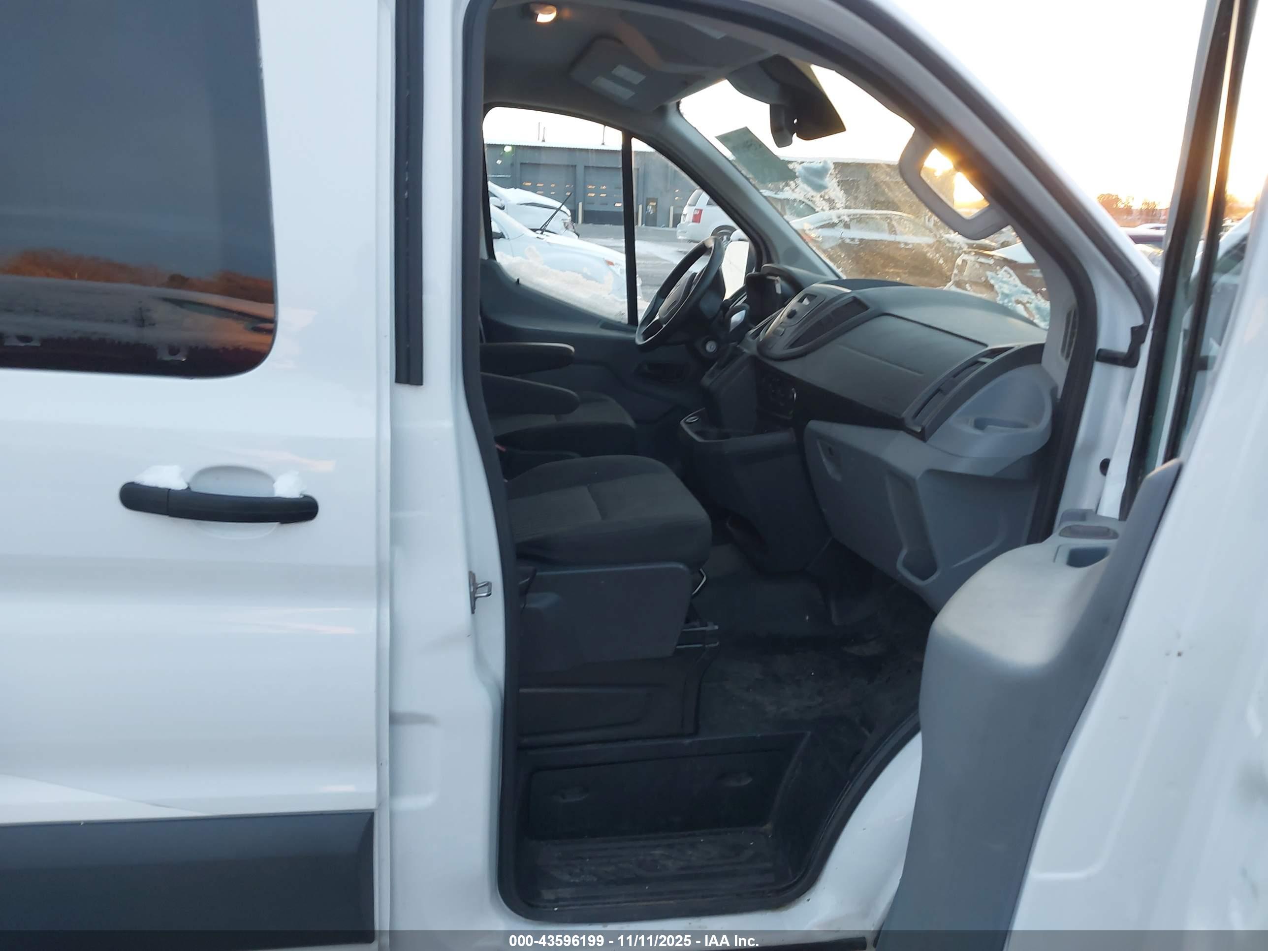 FORD TRANSIT-250 image 5