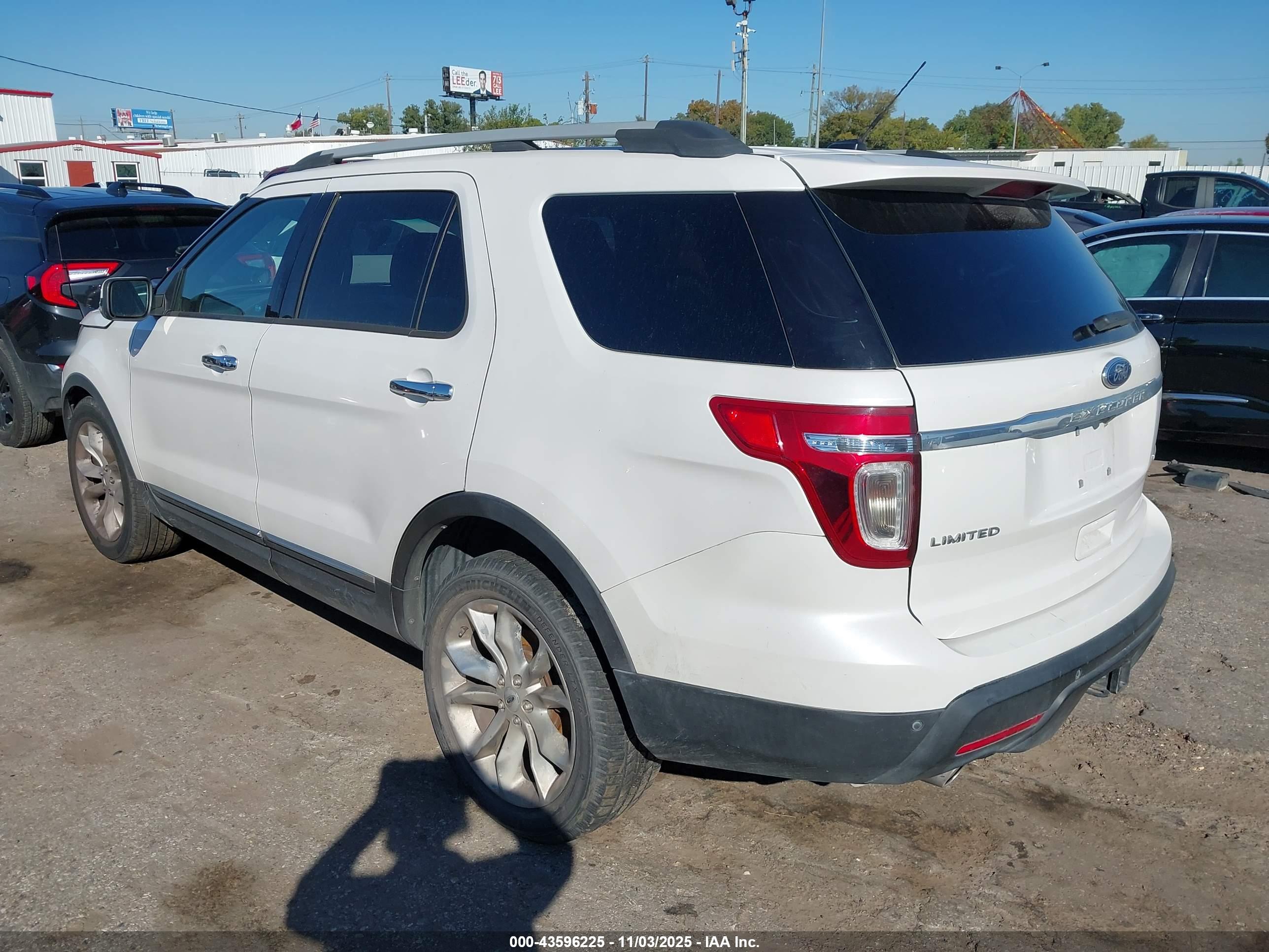 FORD EXPLORER image 3