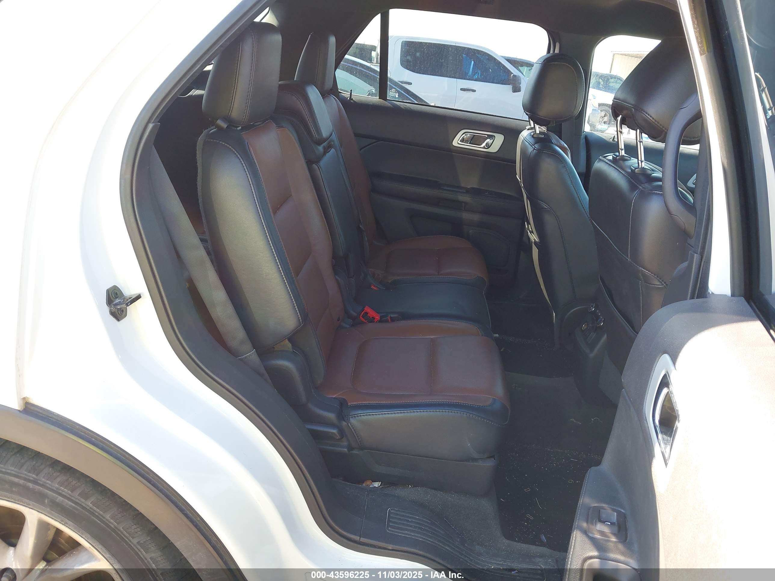FORD EXPLORER image 8