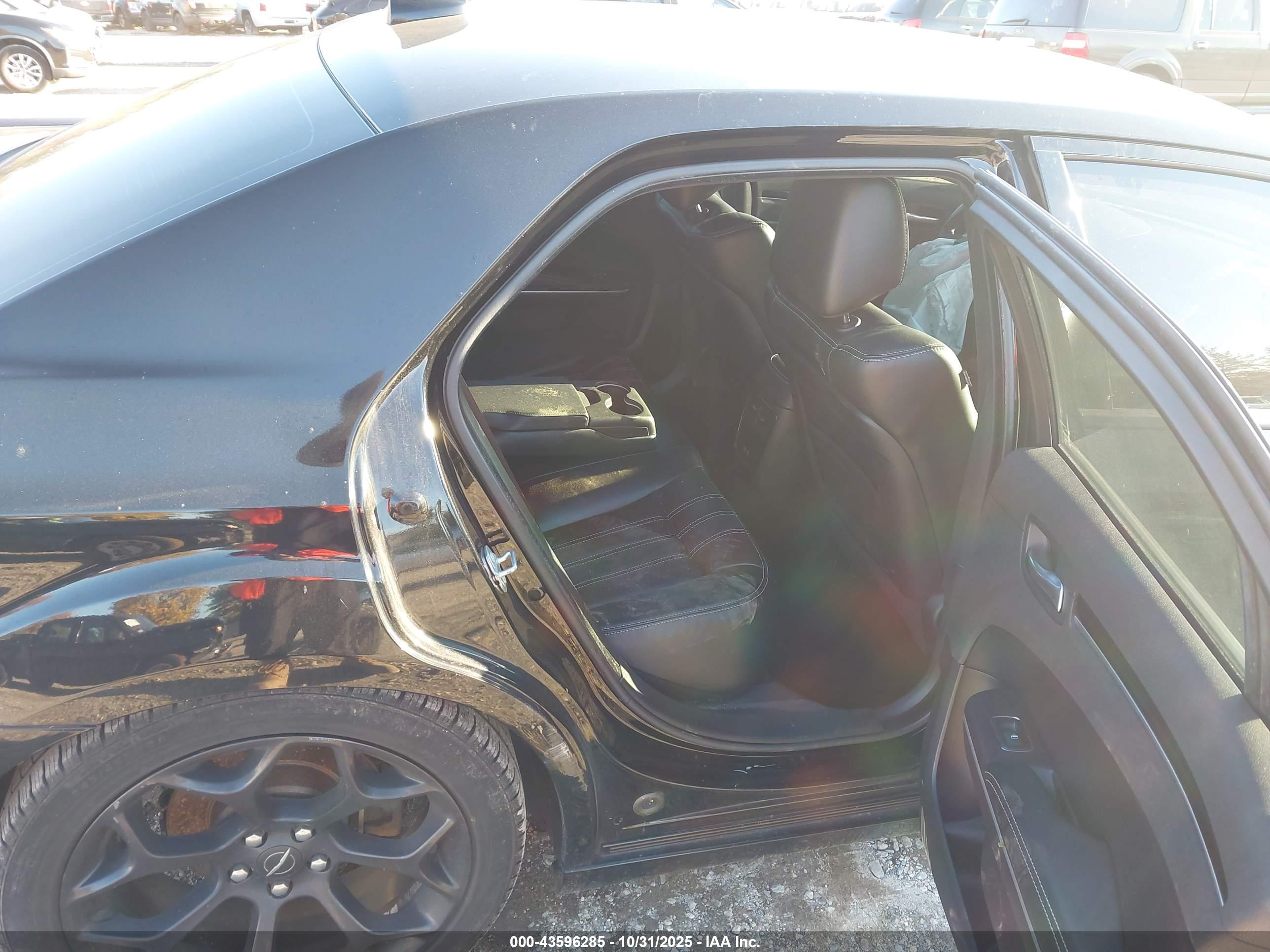 CHRYSLER 300 image 8