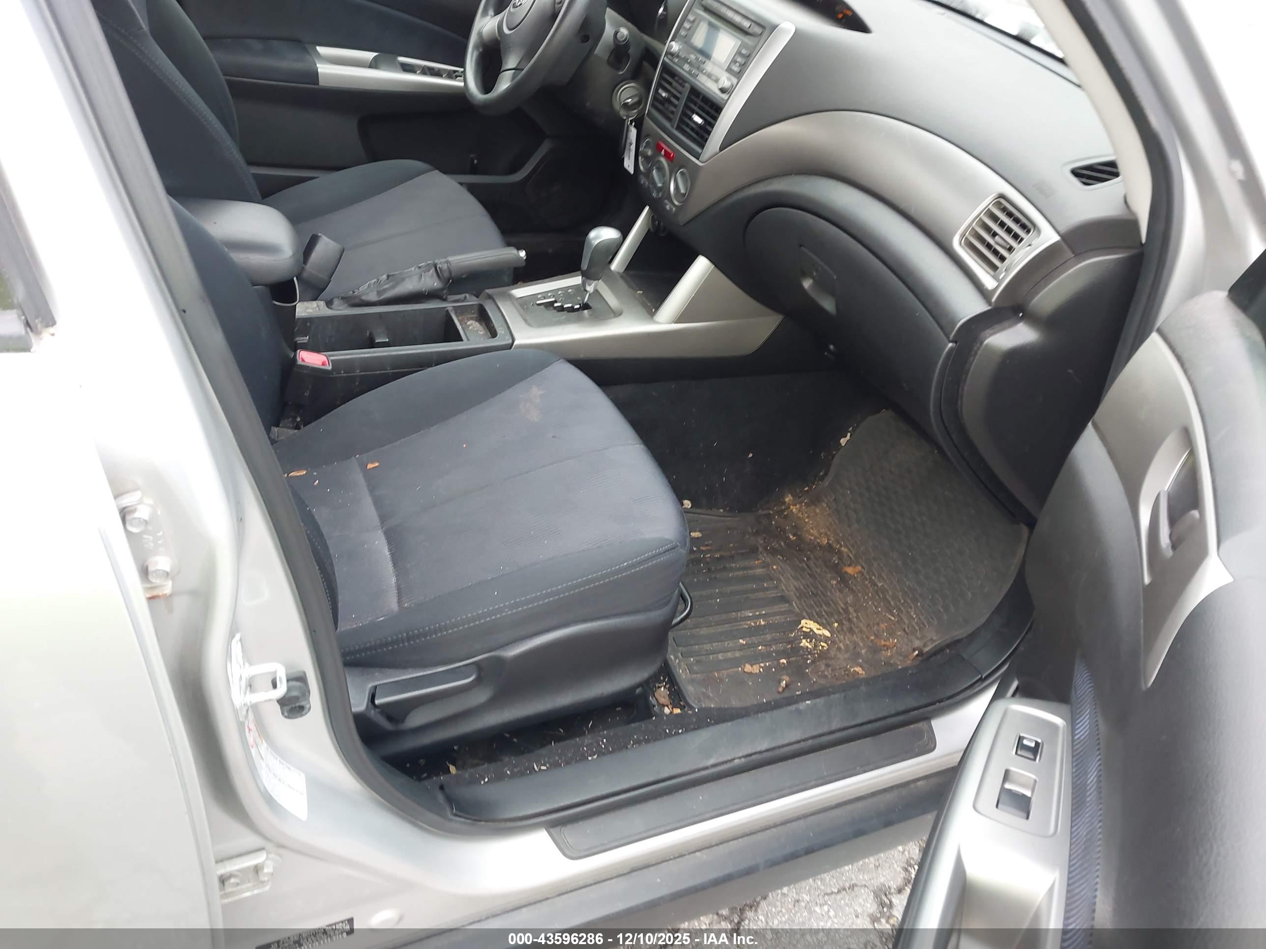SUBARU FORESTER image 5