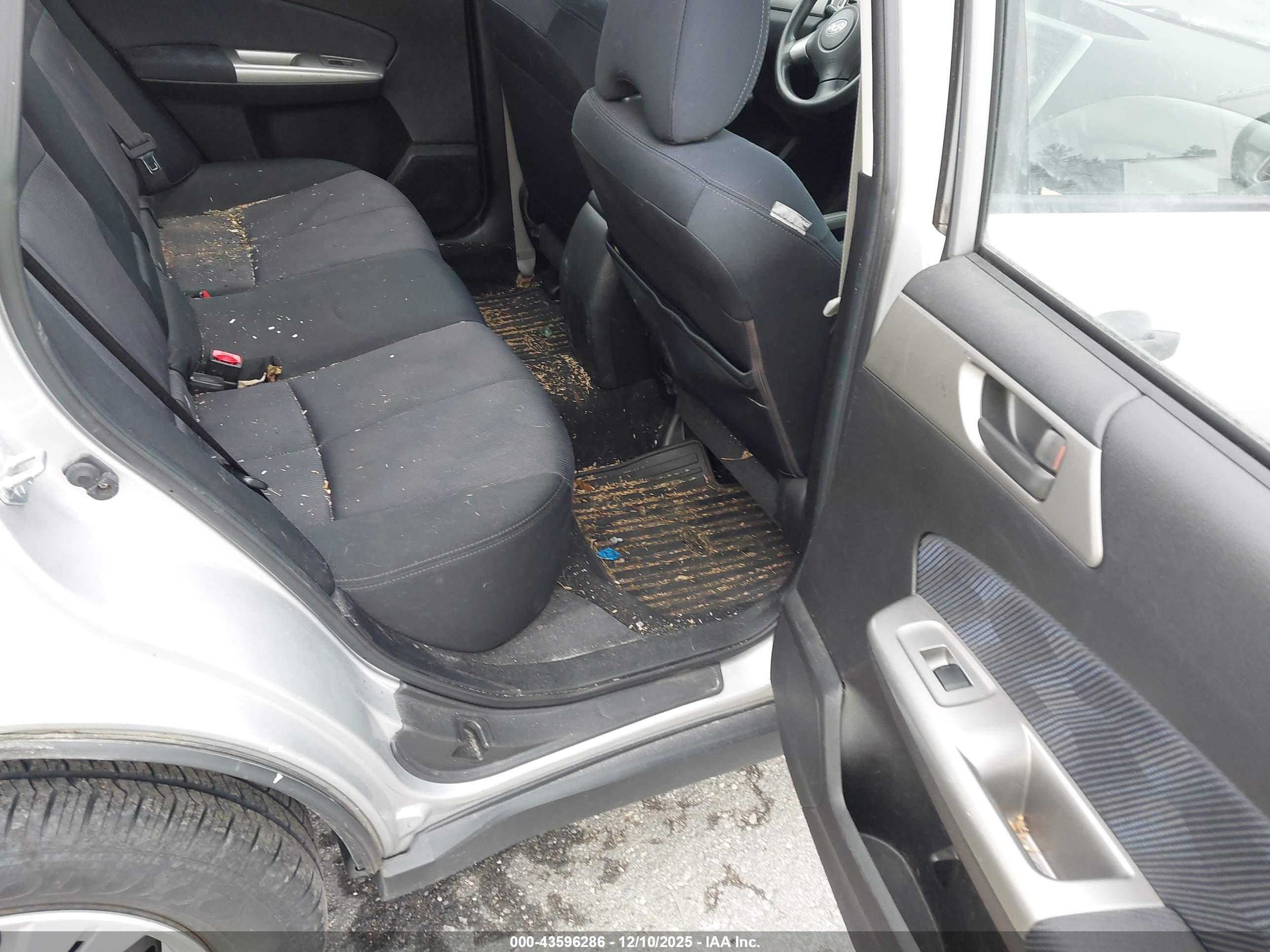 SUBARU FORESTER image 8