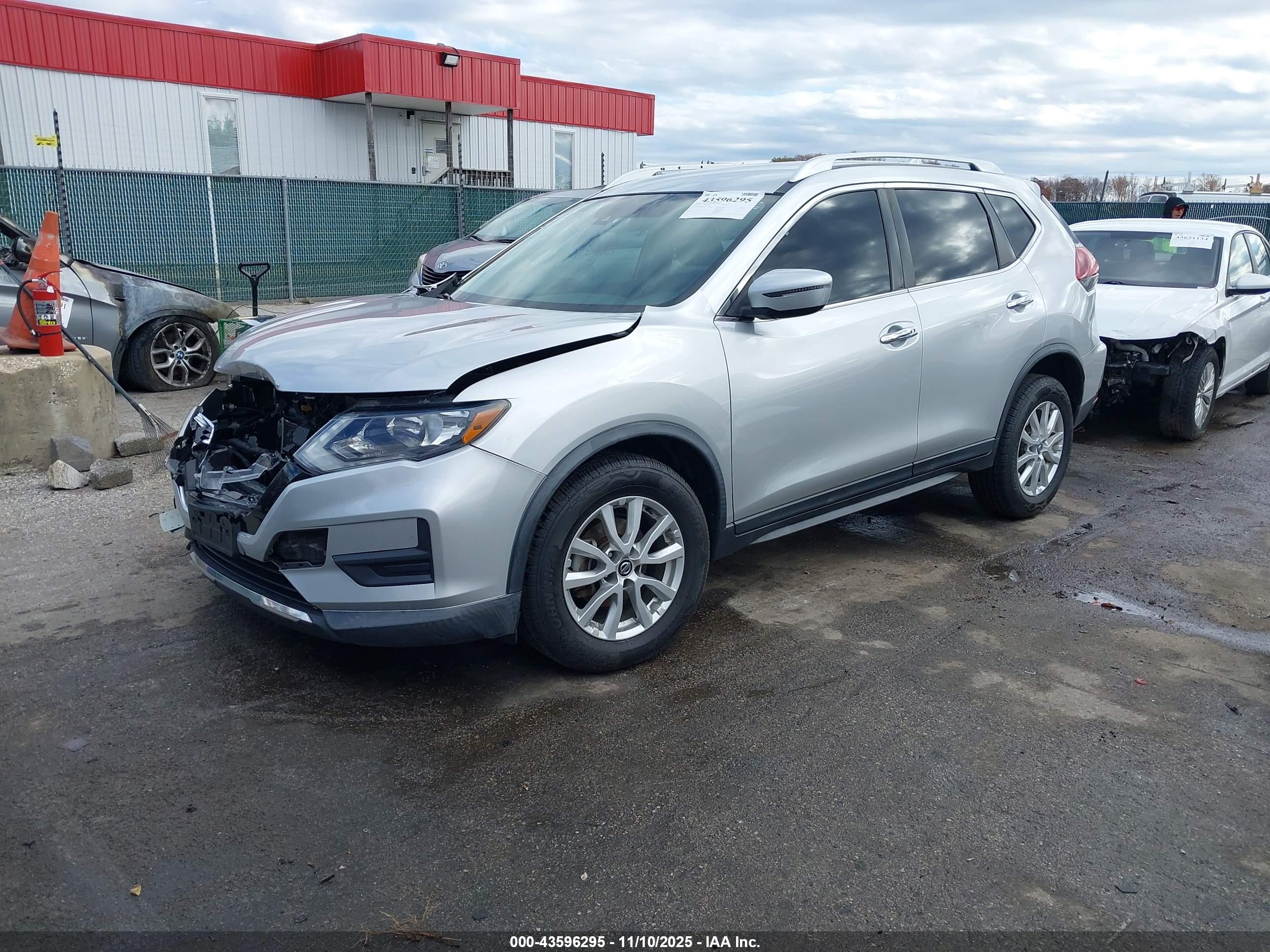 NISSAN ROGUE image 2