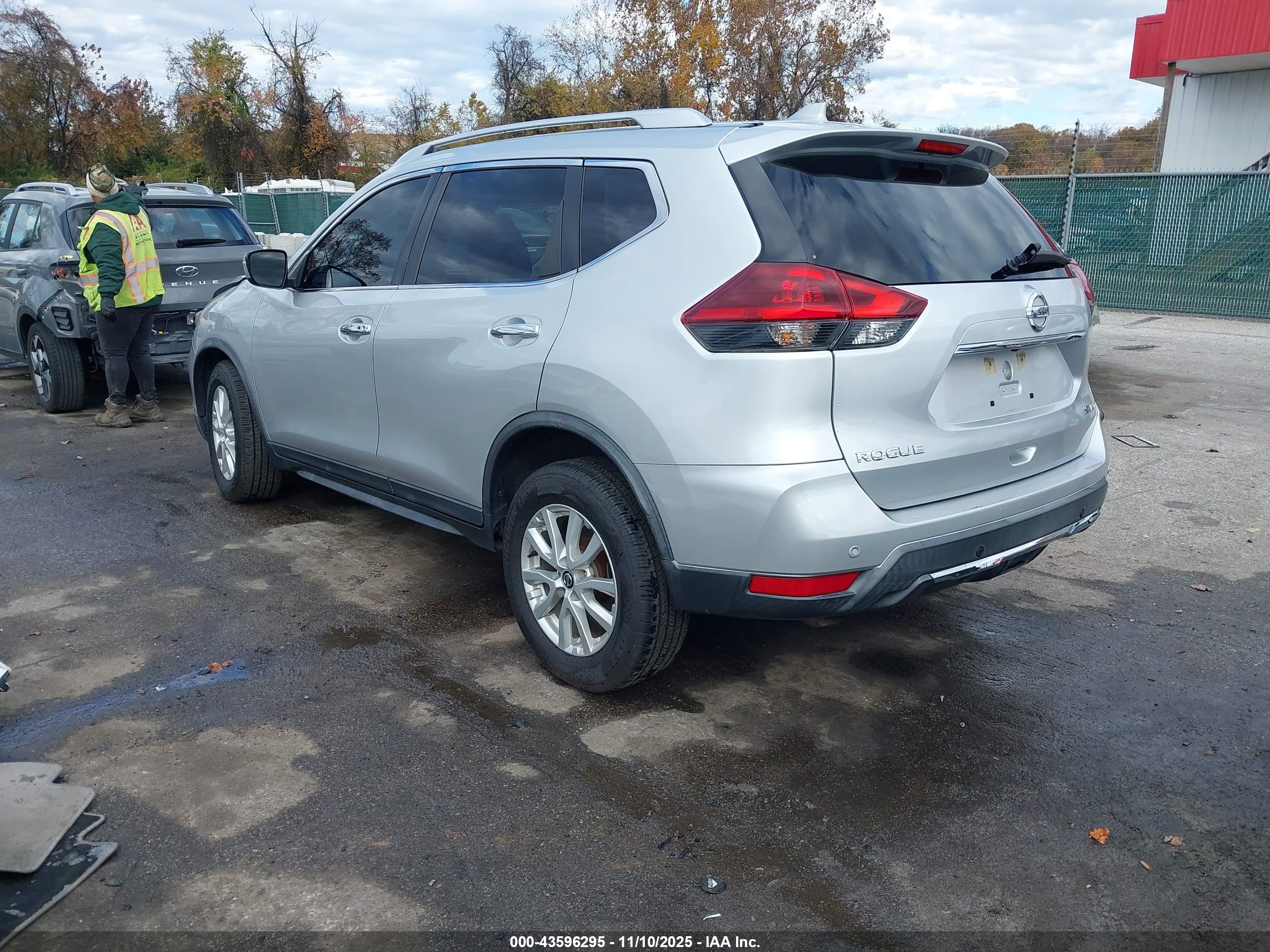 NISSAN ROGUE image 3
