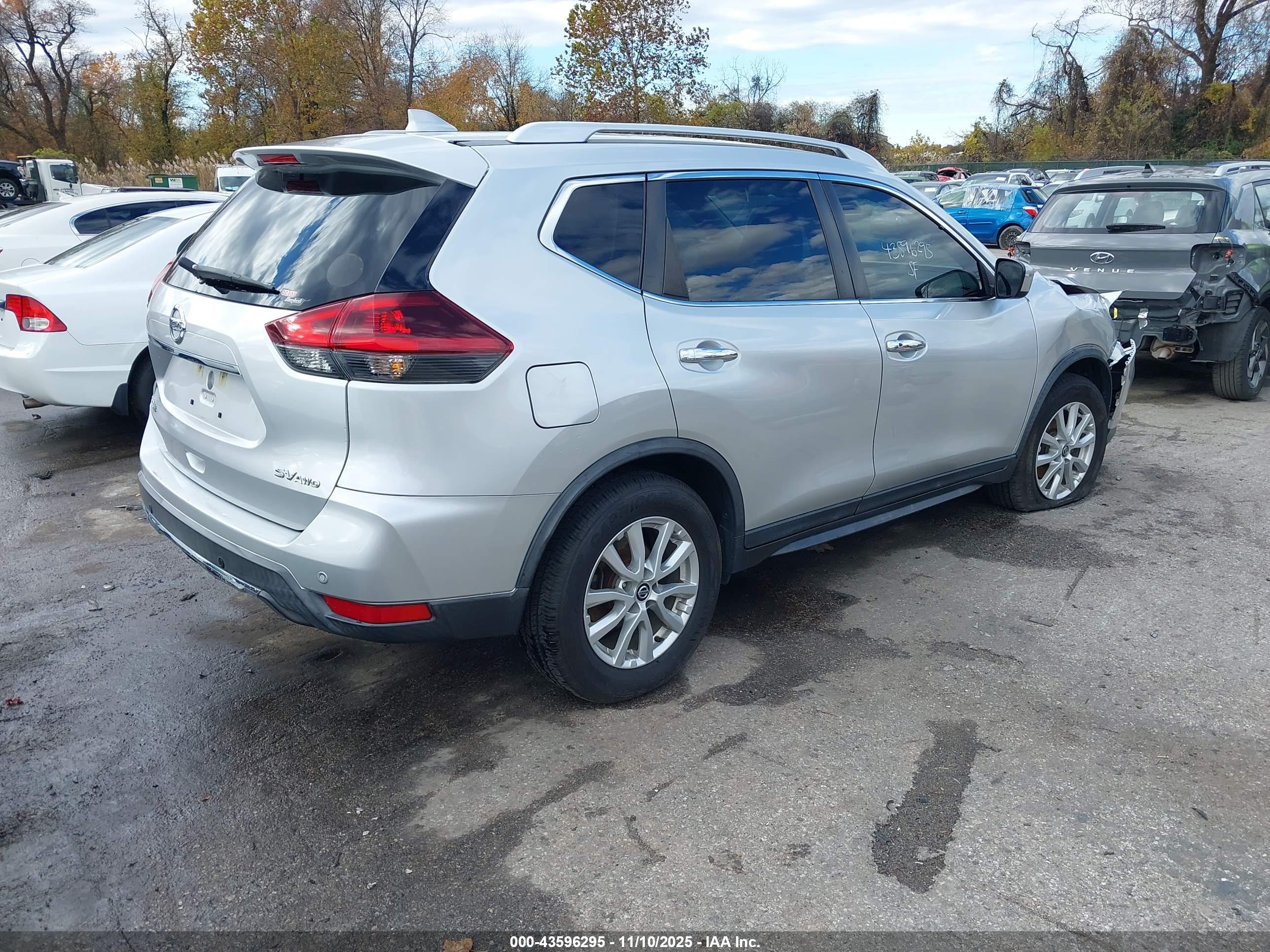 NISSAN ROGUE image 4