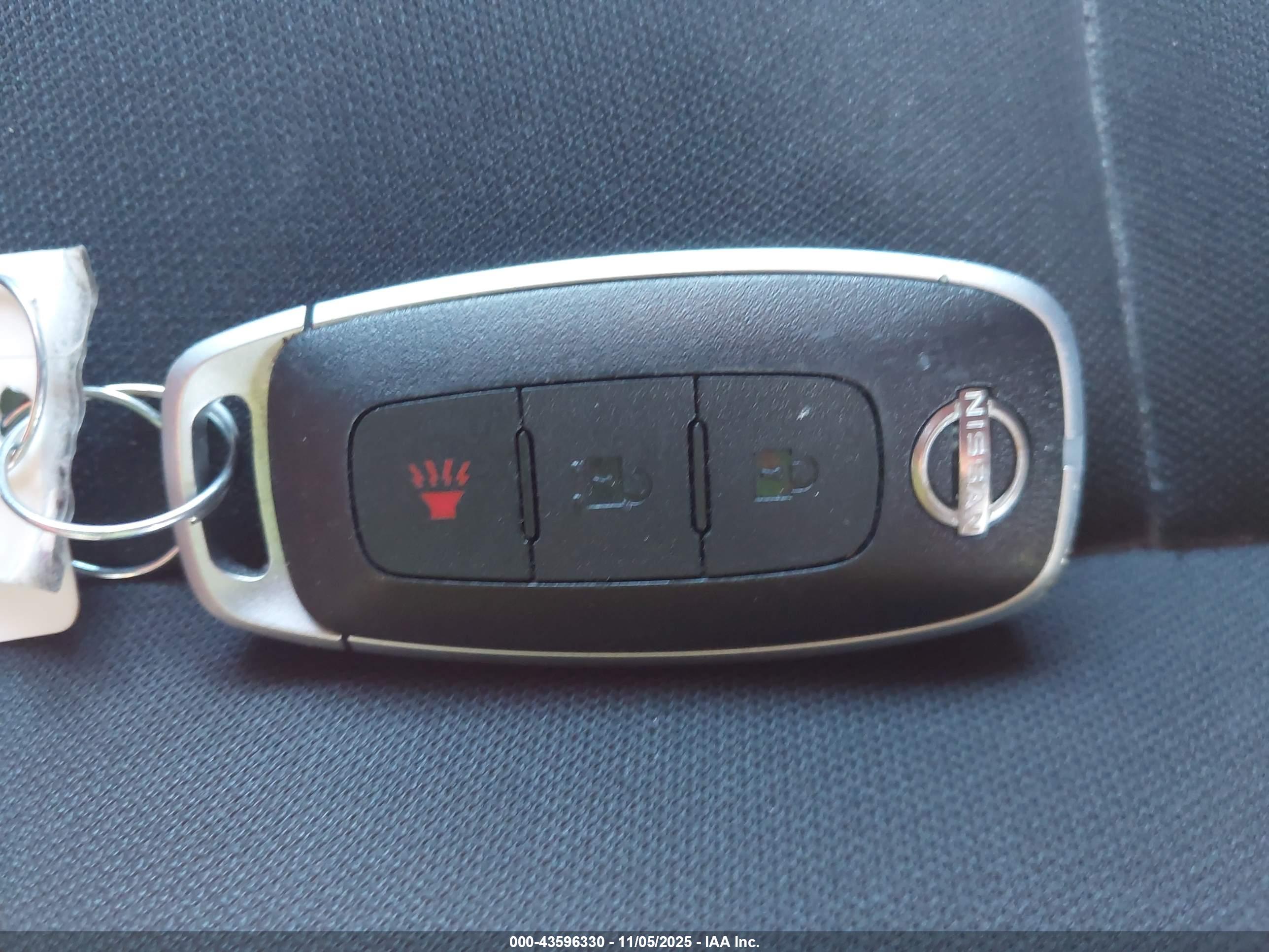 NISSAN ROGUE image 11