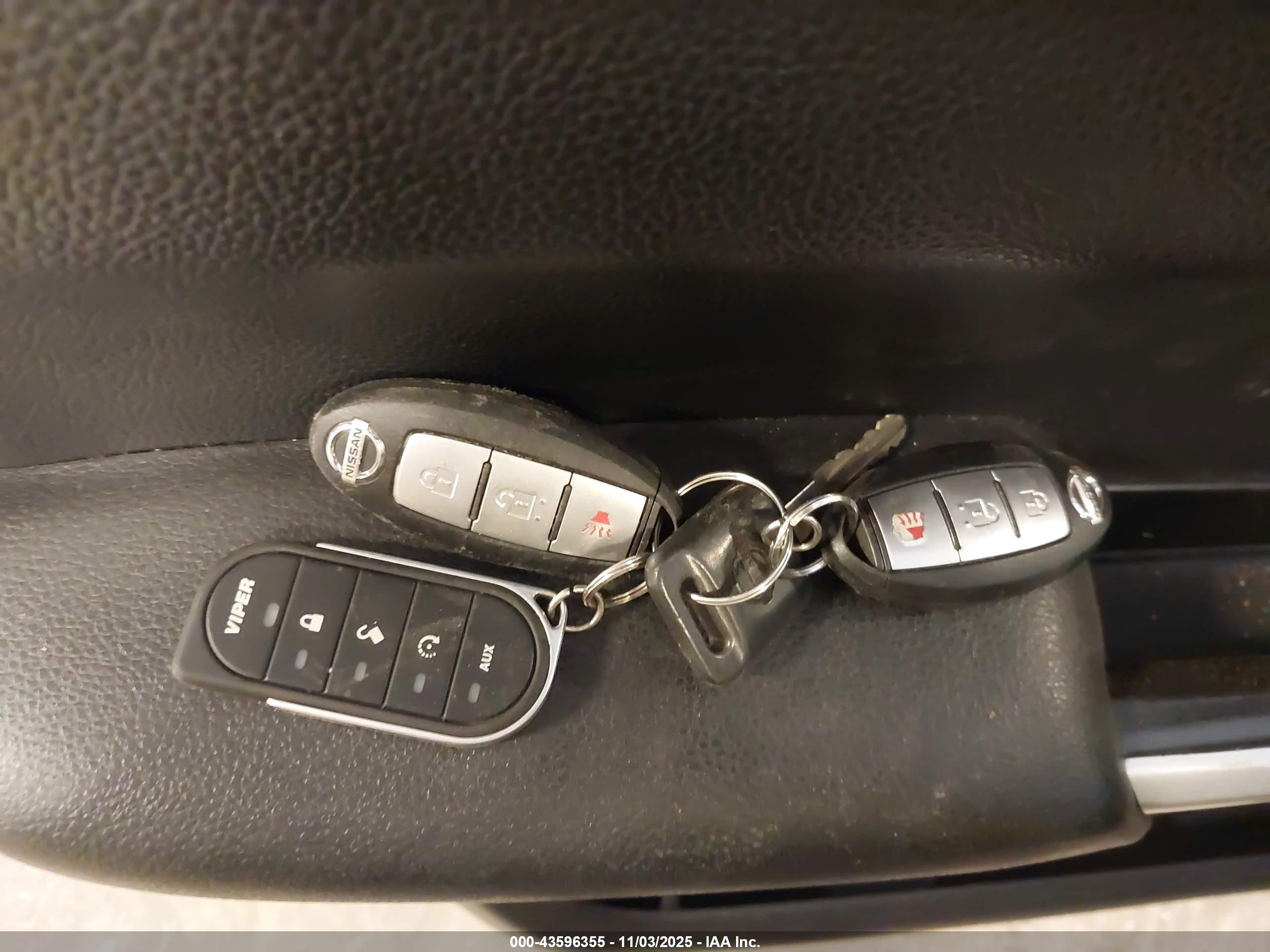 NISSAN TITAN image 11