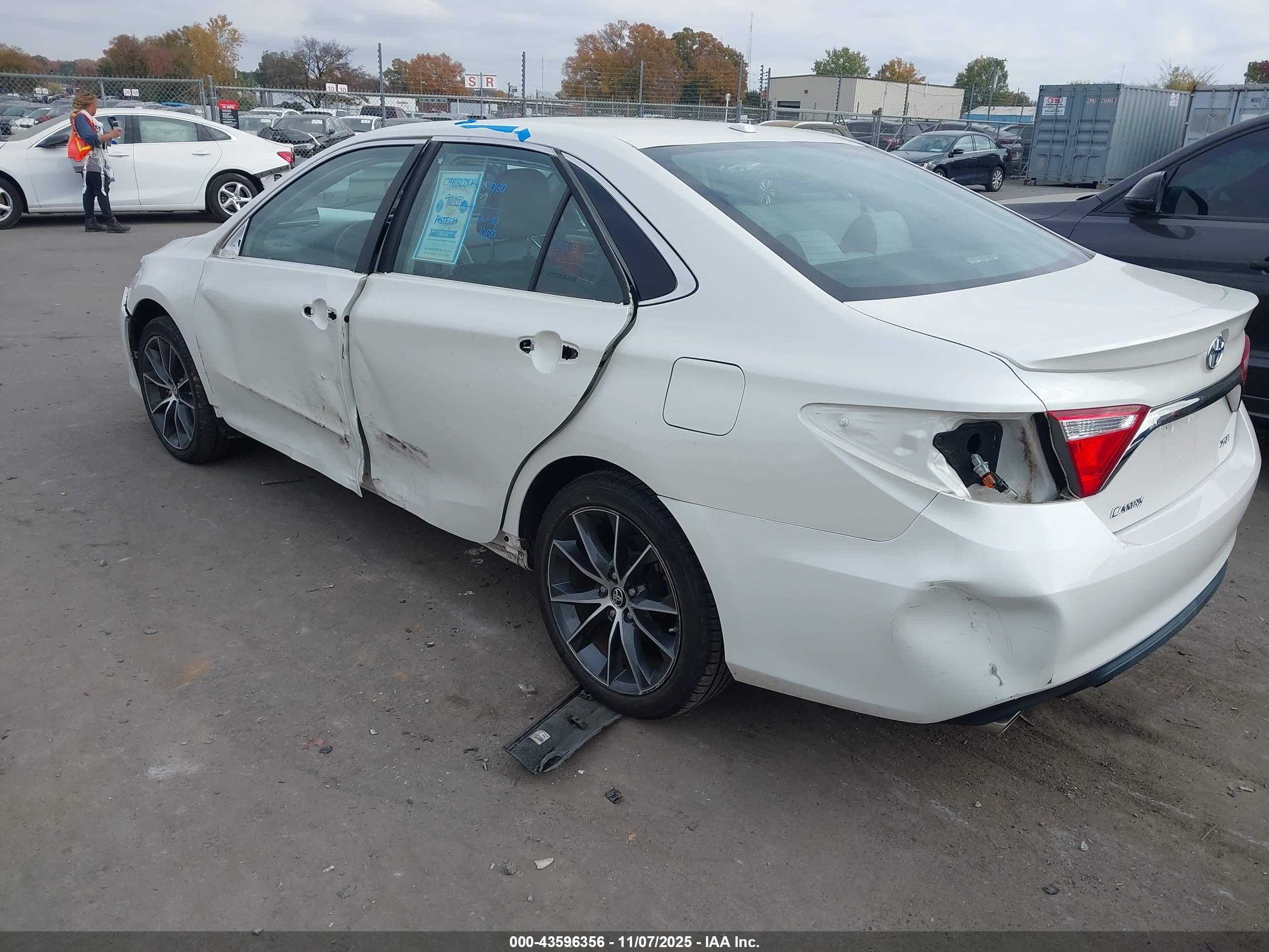 TOYOTA CAMRY image 3