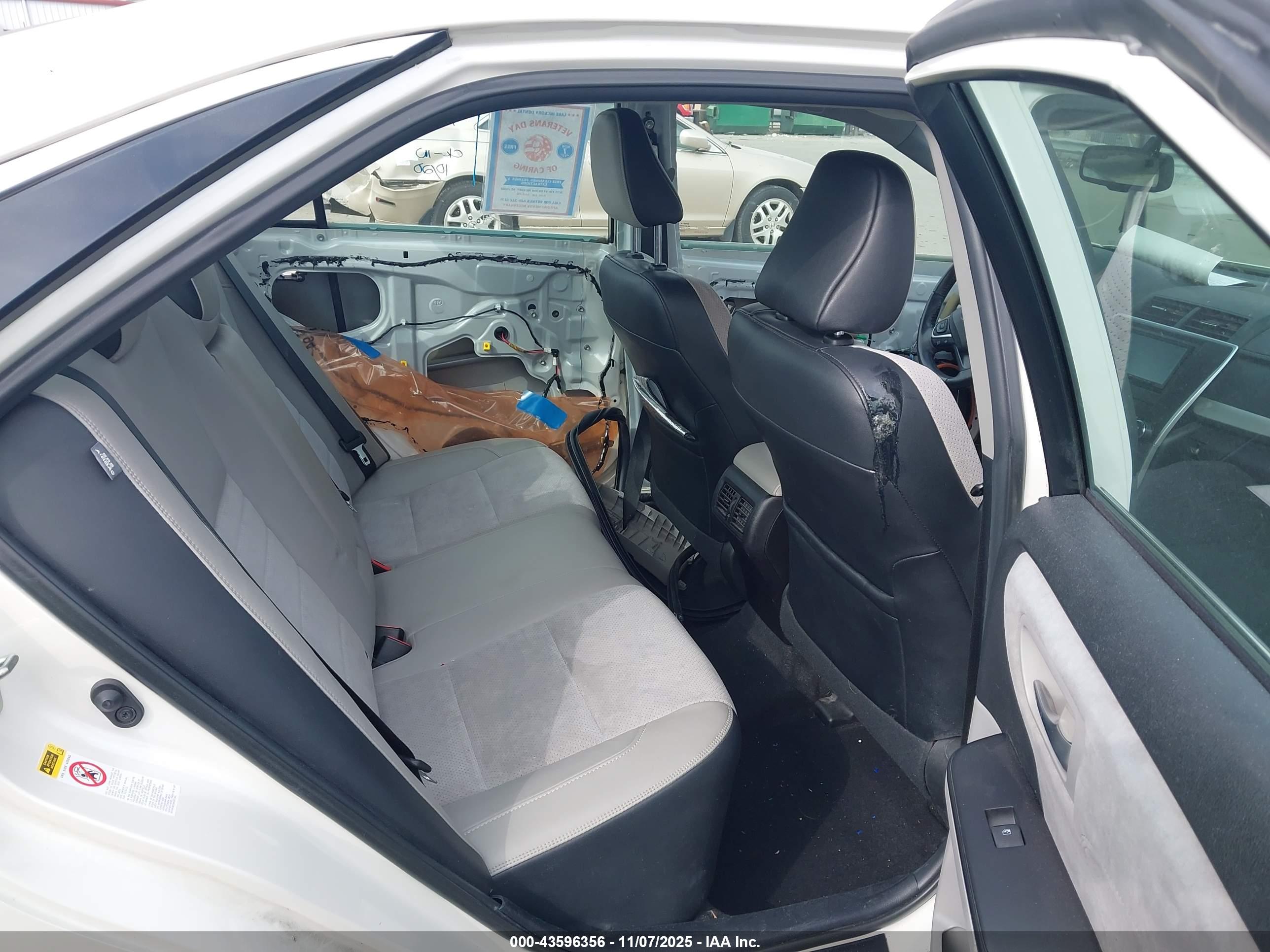 TOYOTA CAMRY image 8
