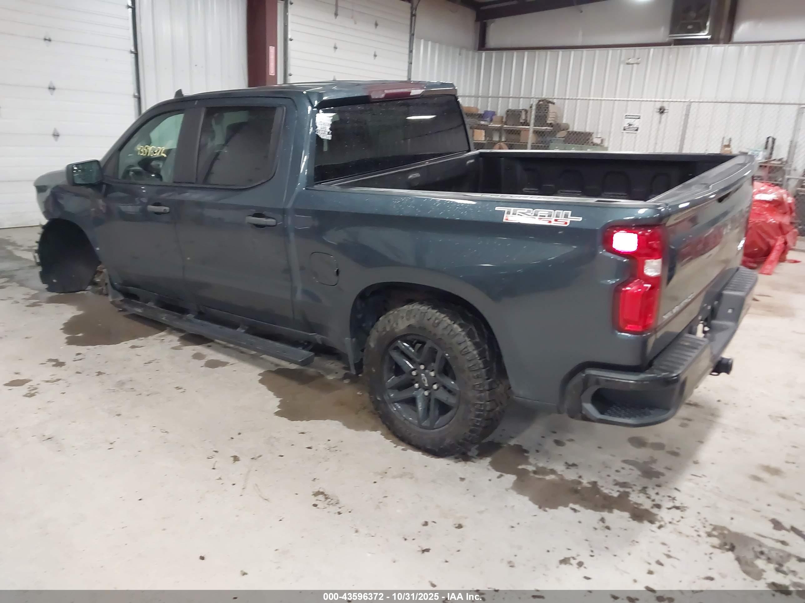 CHEVROLET SILVERADO image 3