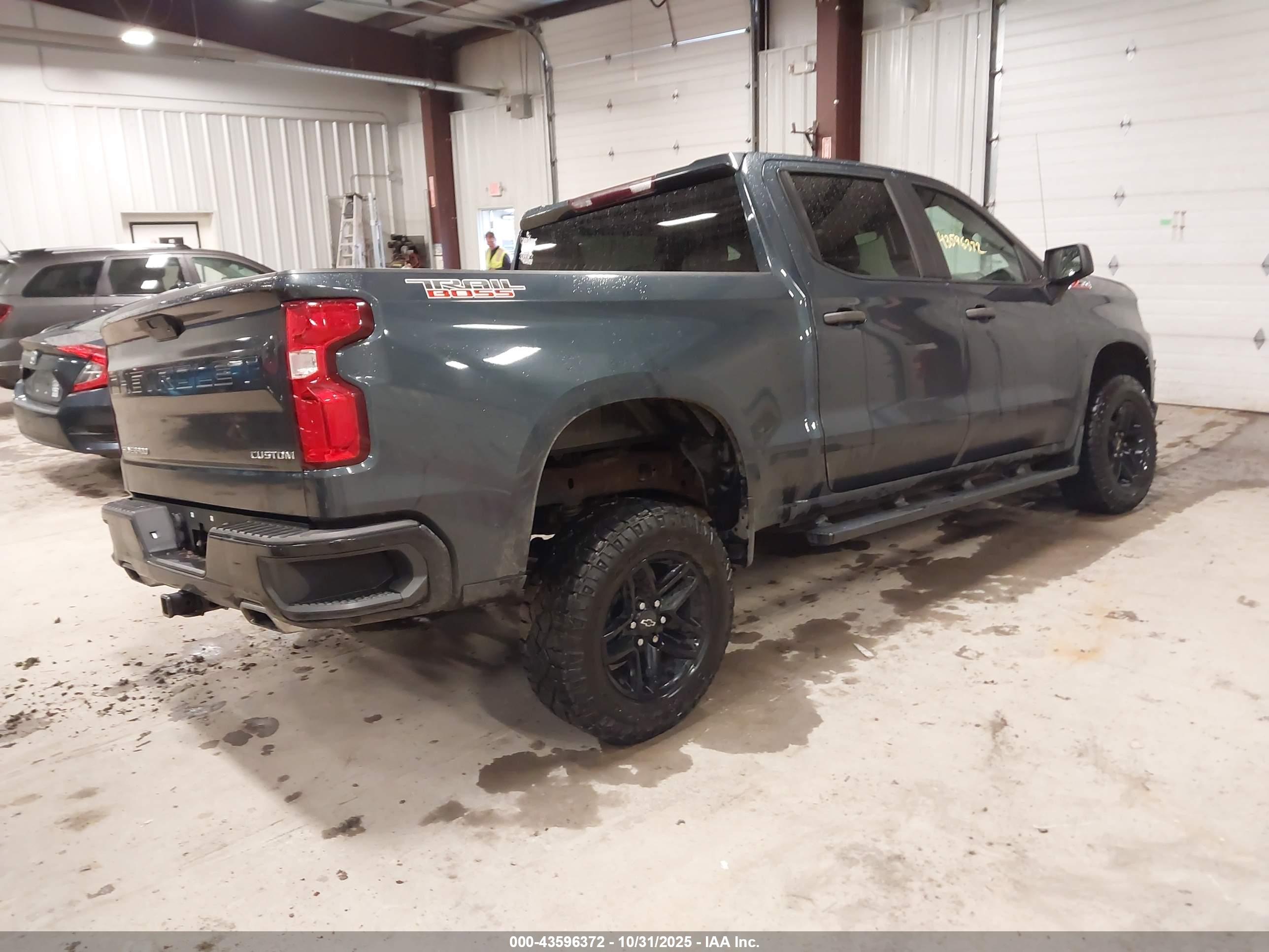 CHEVROLET SILVERADO image 4