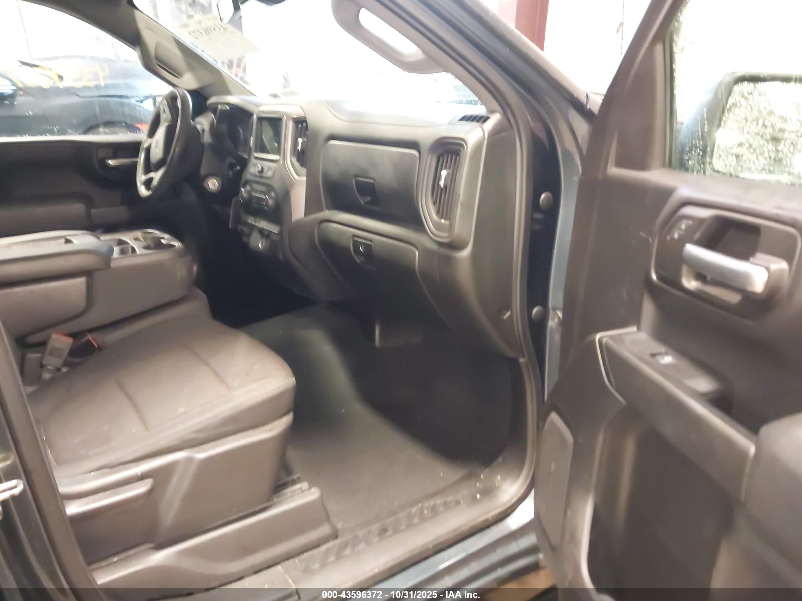 CHEVROLET SILVERADO image 5